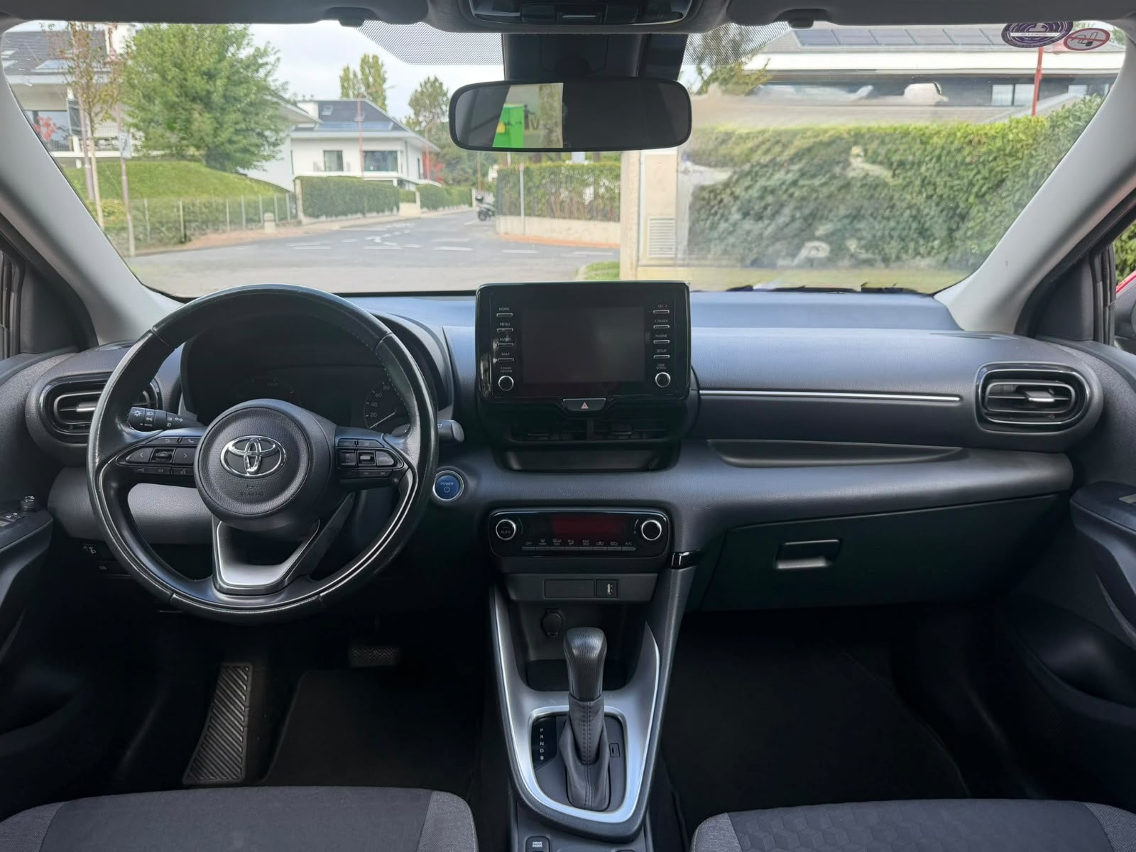 TOYOTA Yaris 1.5 Style e-CVT-image-10