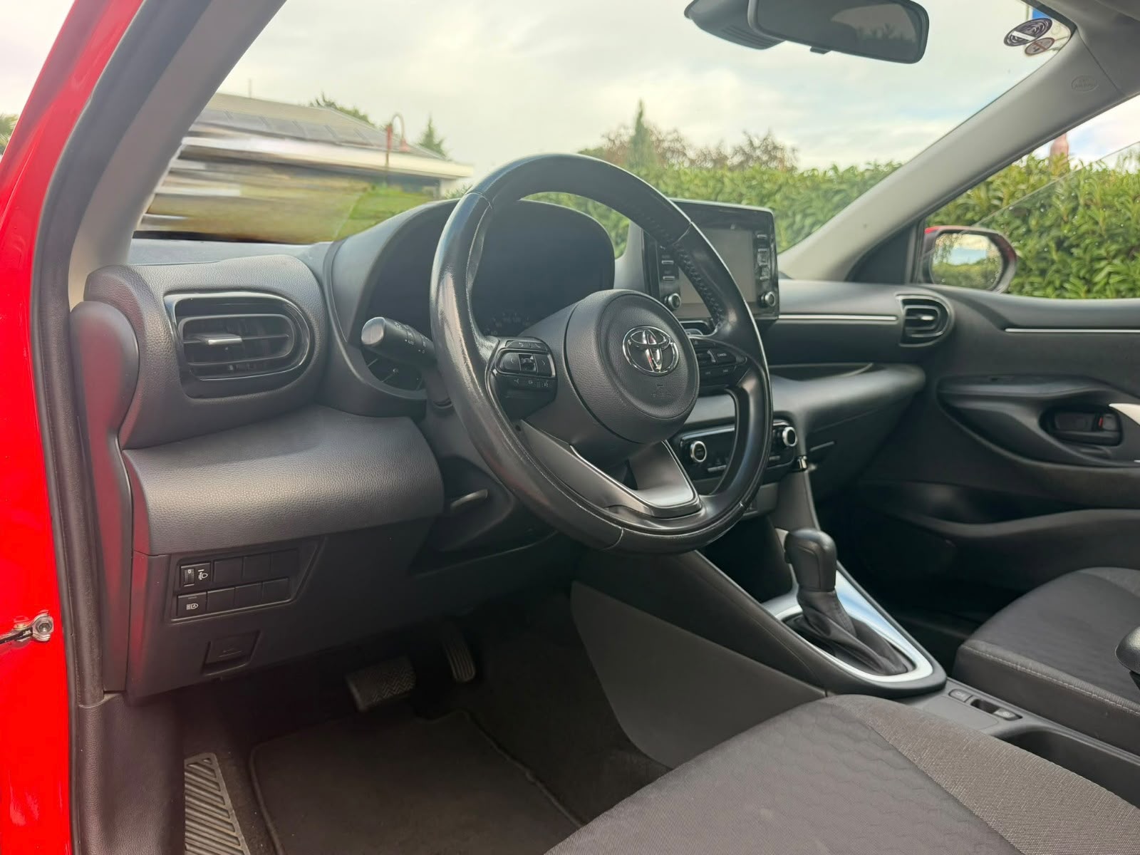 TOYOTA Yaris 1.5 Style e-CVT-image-9