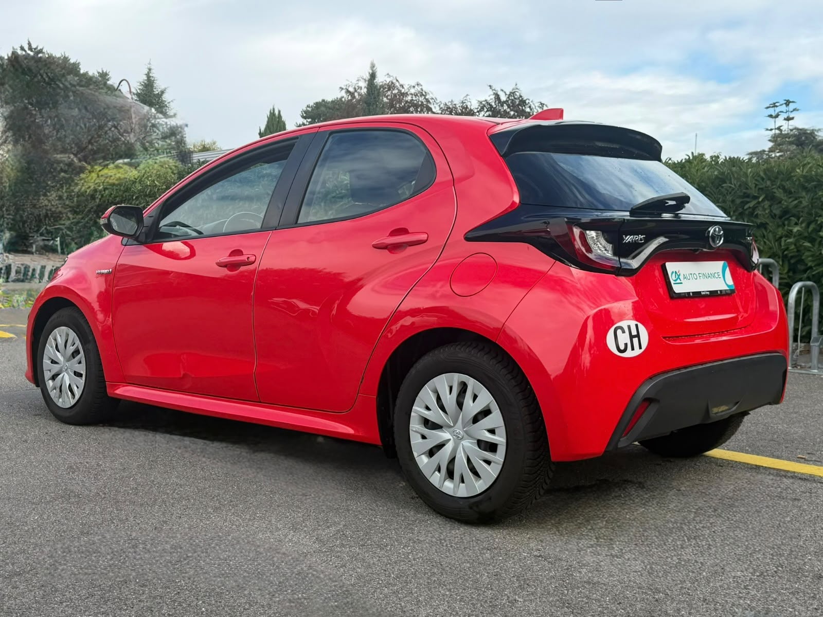 TOYOTA Yaris 1.5 Style e-CVT-showroom-element-3