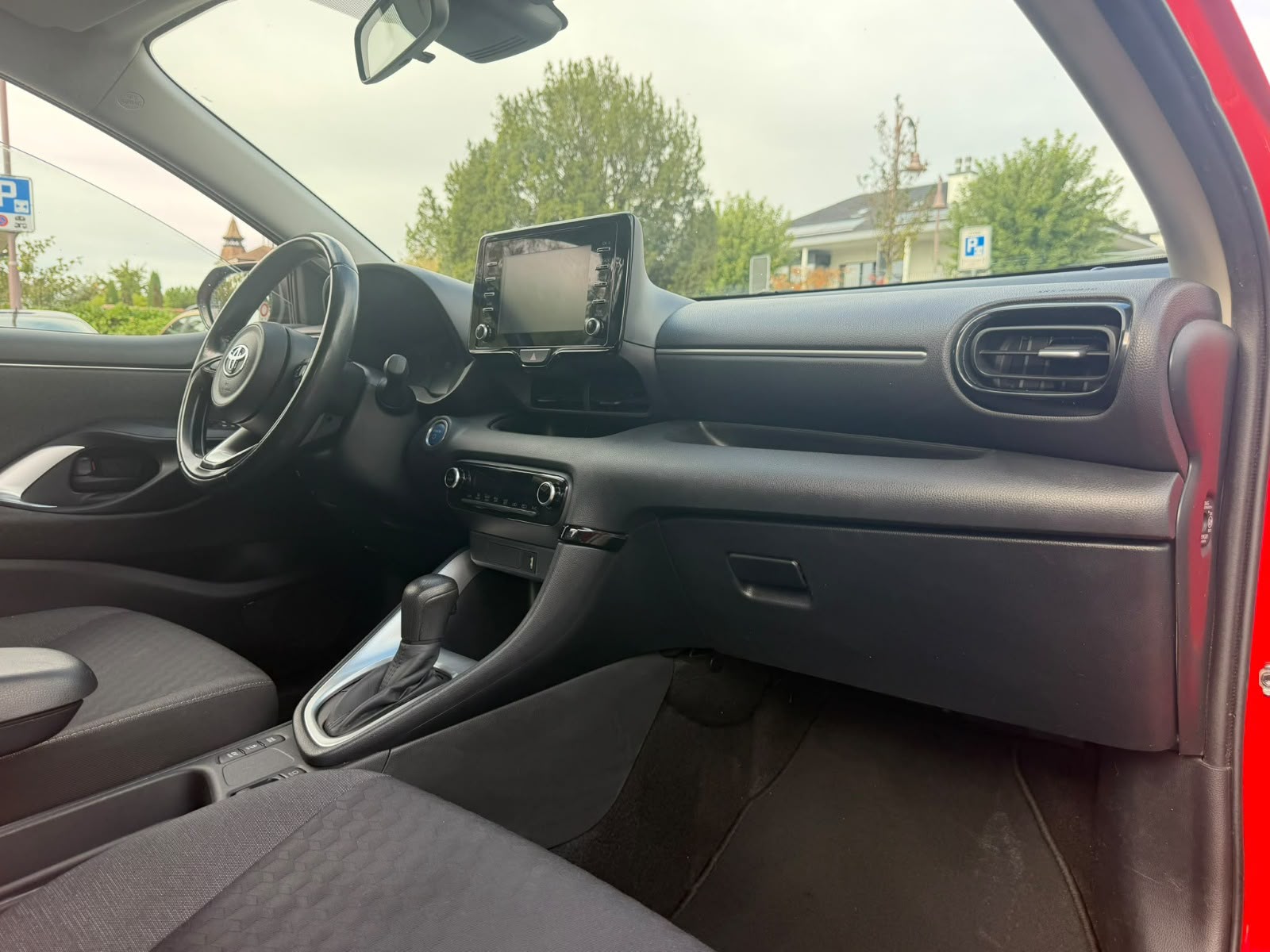 TOYOTA Yaris 1.5 Style e-CVT-image-11