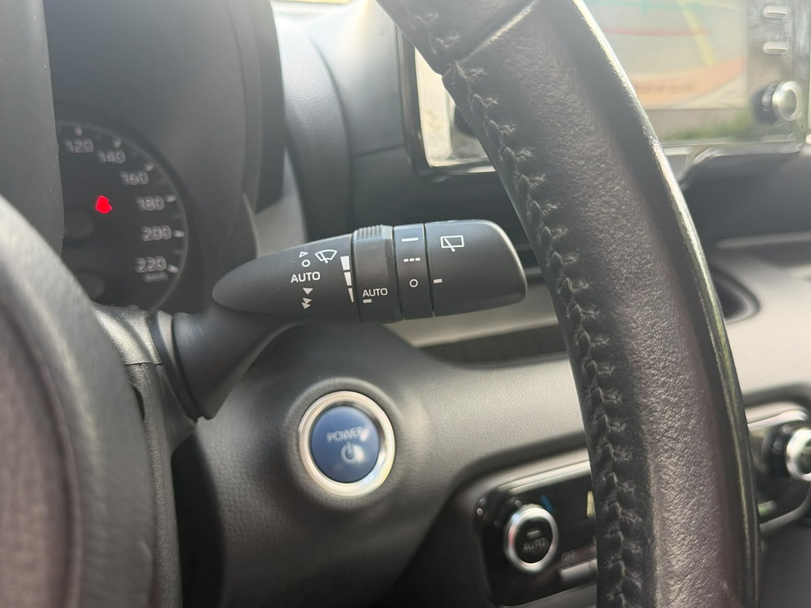 TOYOTA Yaris 1.5 Style e-CVT-image-16