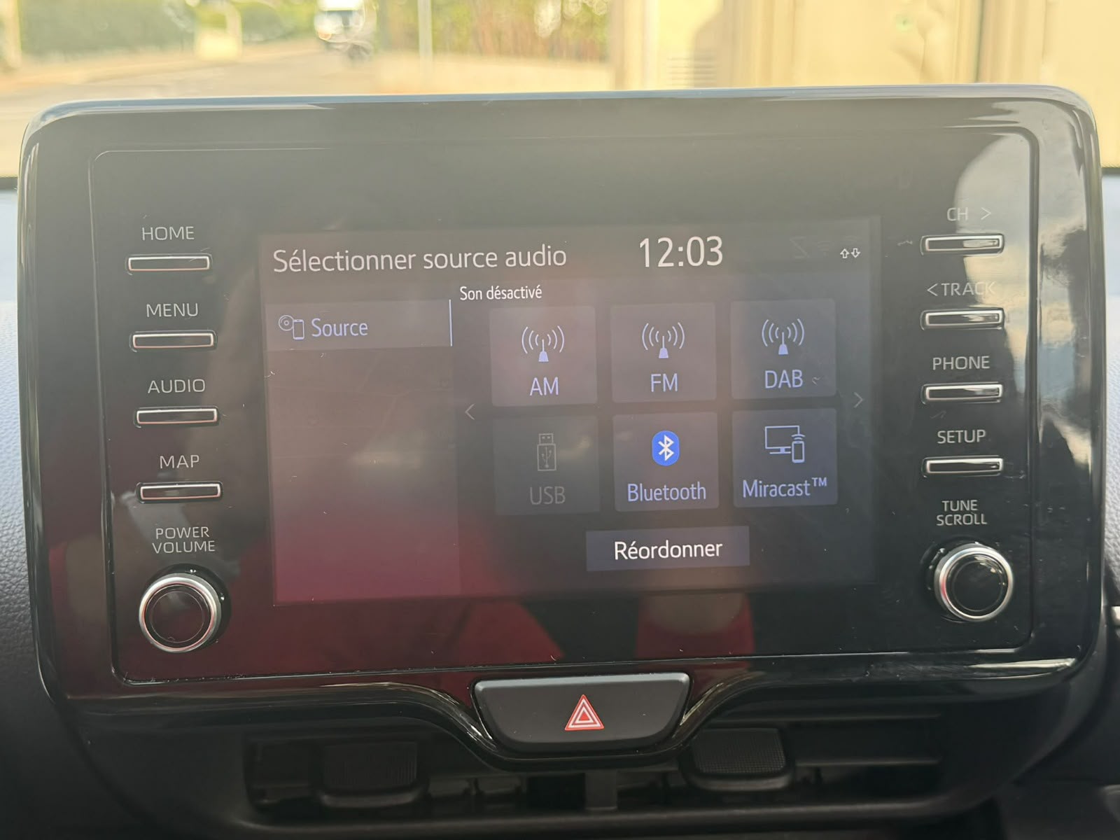 TOYOTA Yaris 1.5 Style e-CVT-image-24