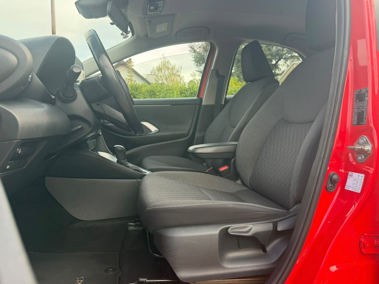 TOYOTA Yaris 1.5 Style e-CVT-image-18