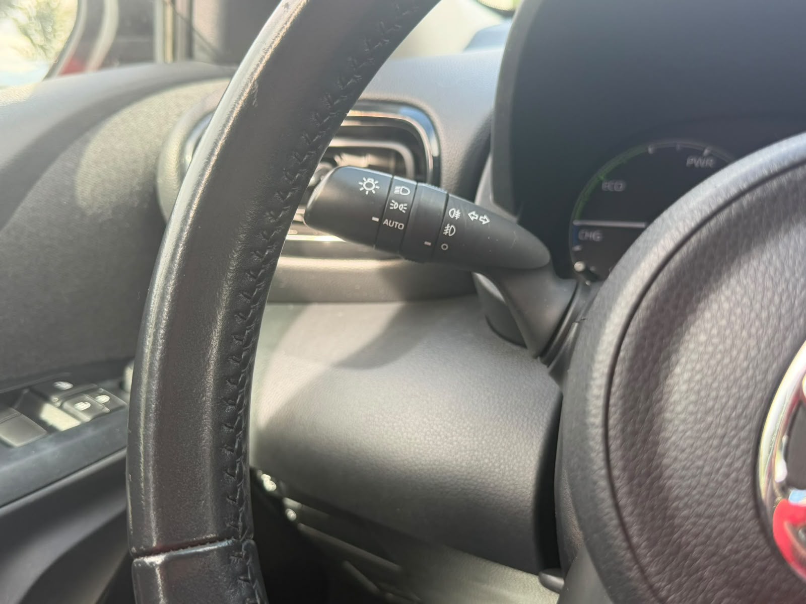 TOYOTA Yaris 1.5 Style e-CVT-image-15