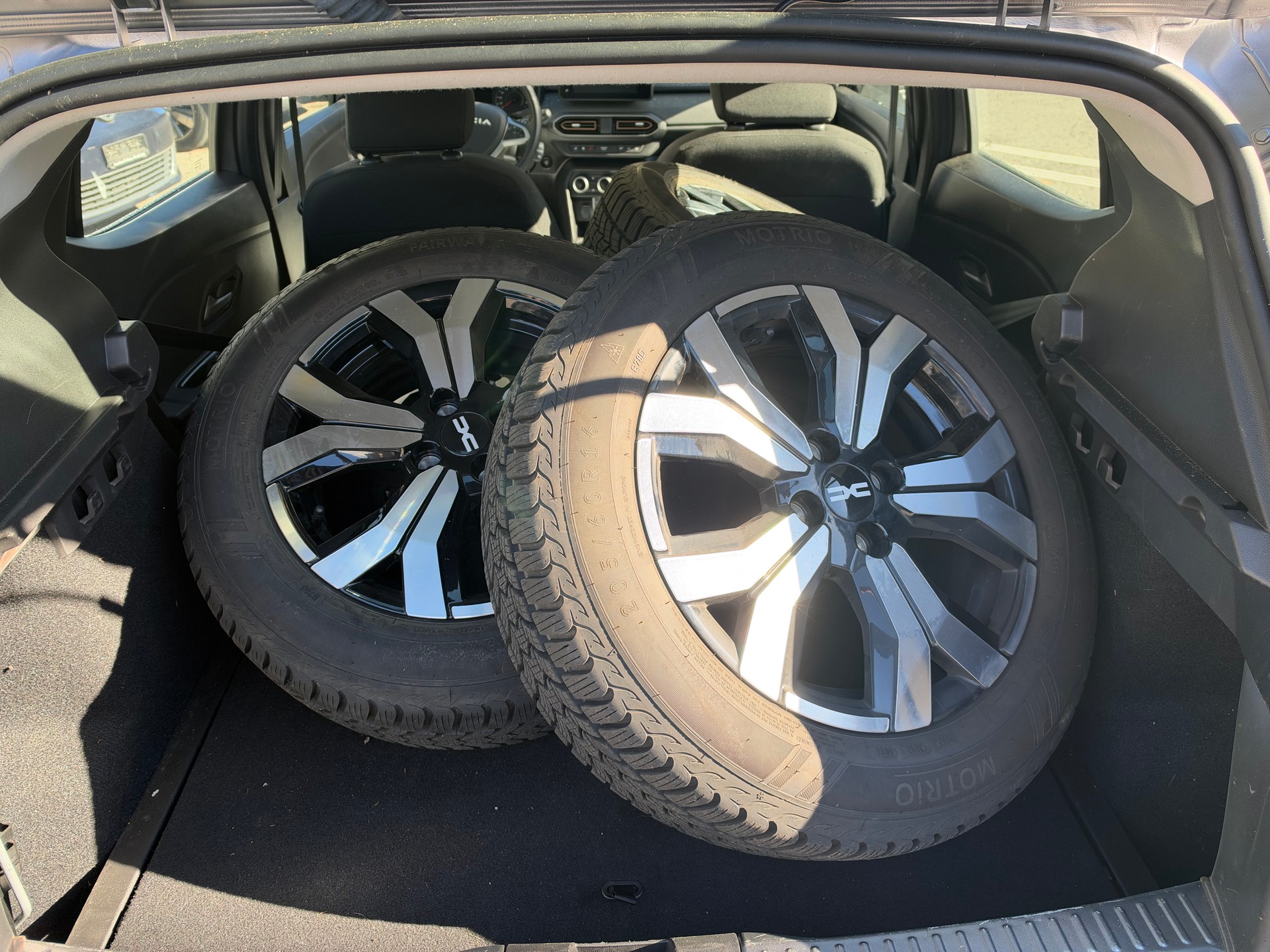 DACIA Sandero Stepway TCe 90 Extreme+ CVT-image-8