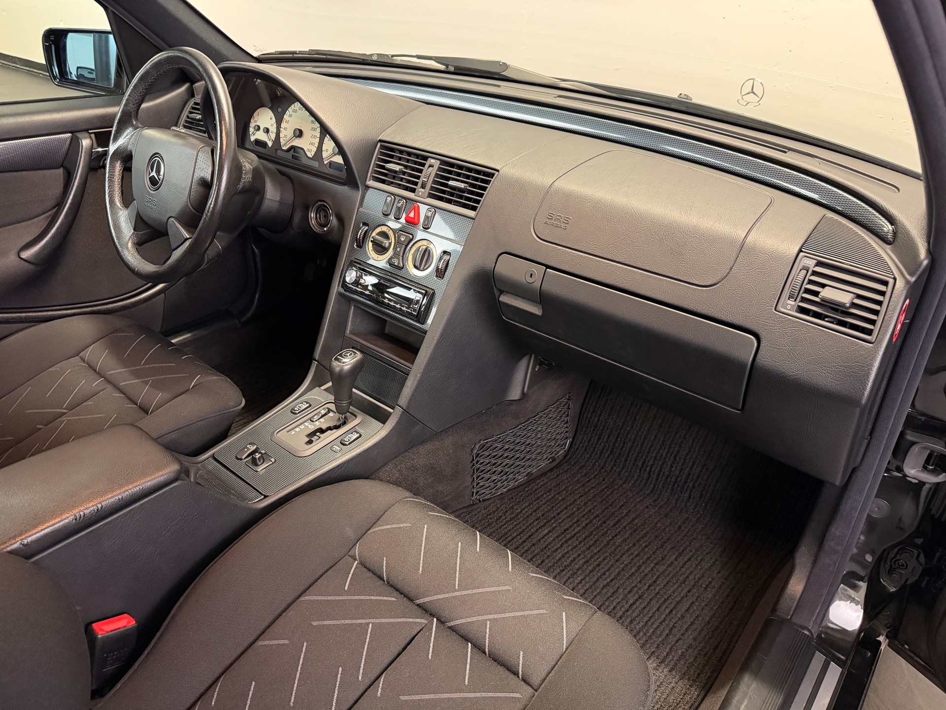 MERCEDES-BENZ C 240 Sport-image-12