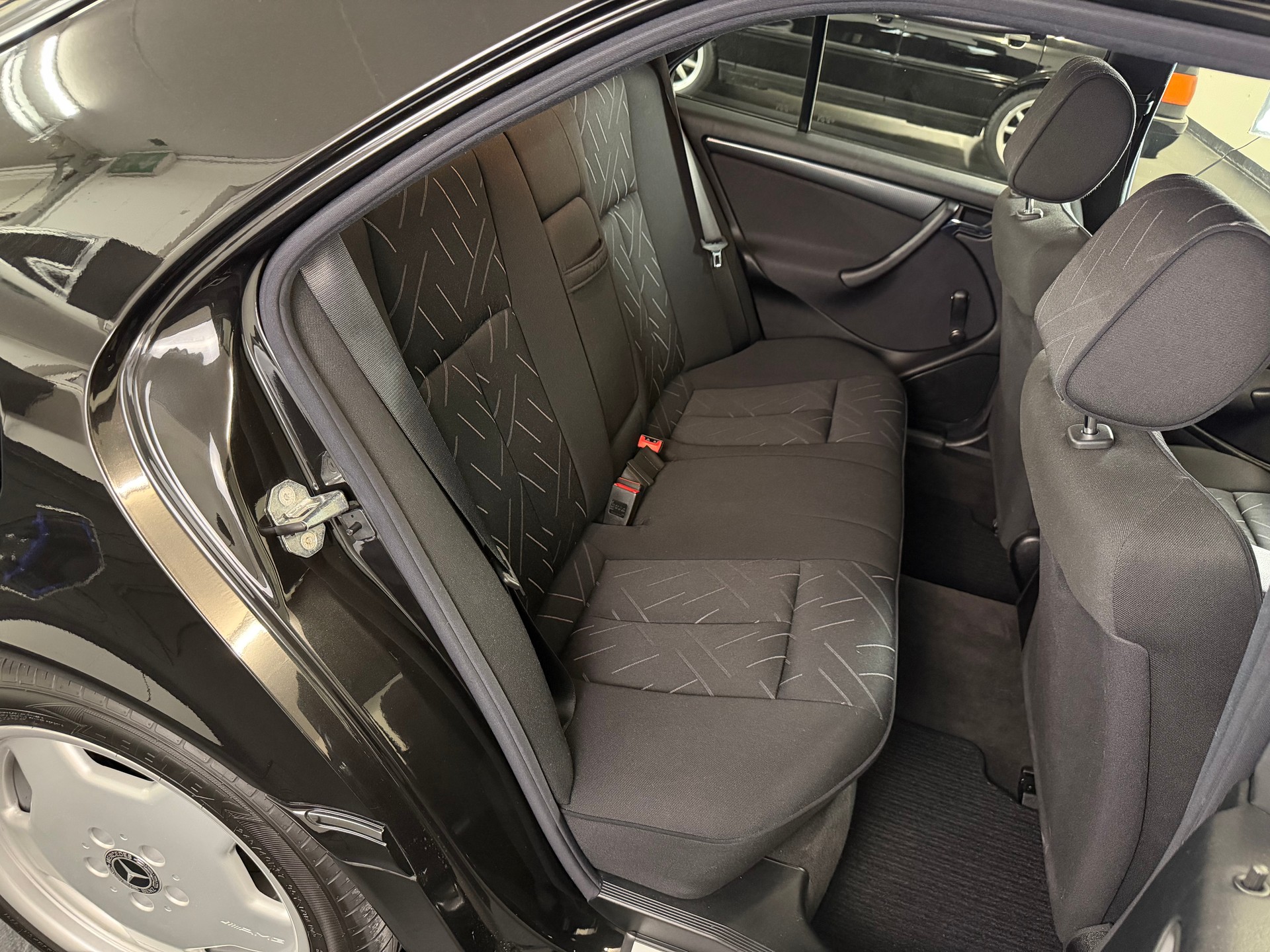 MERCEDES-BENZ C 240 Sport-image-11