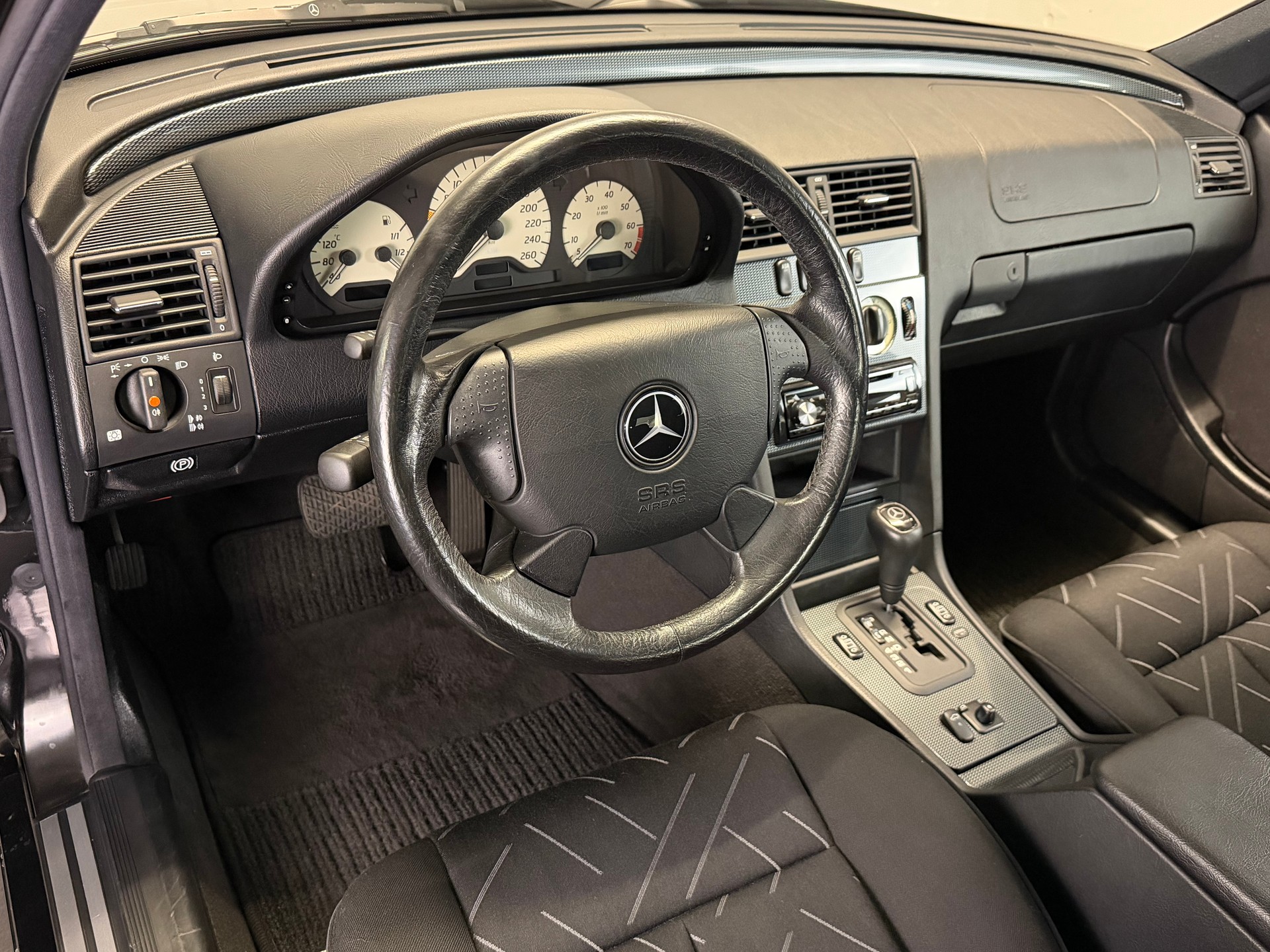 MERCEDES-BENZ C 240 Sport-image-7