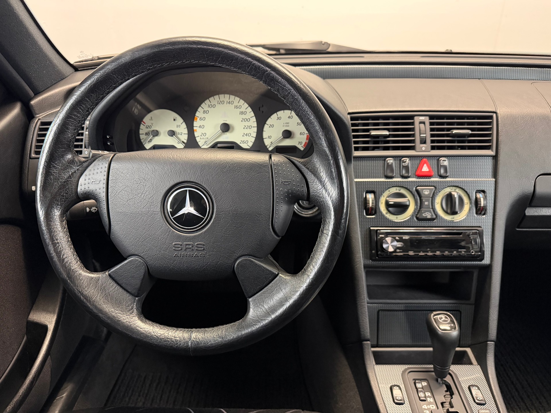 MERCEDES-BENZ C 240 Sport-image-14