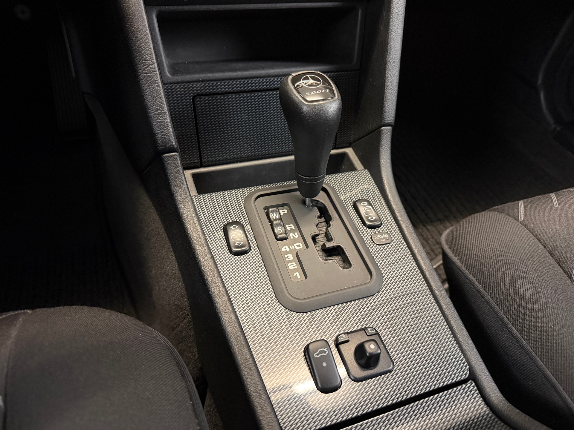 MERCEDES-BENZ C 240 Sport-image-16