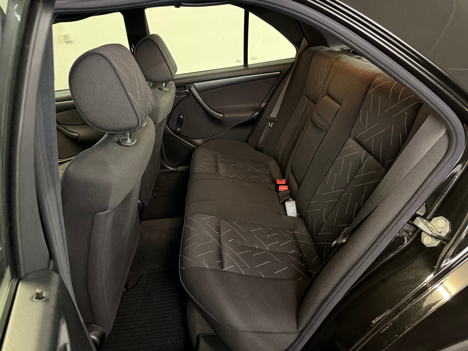 MERCEDES-BENZ C 240 Sport-image-9