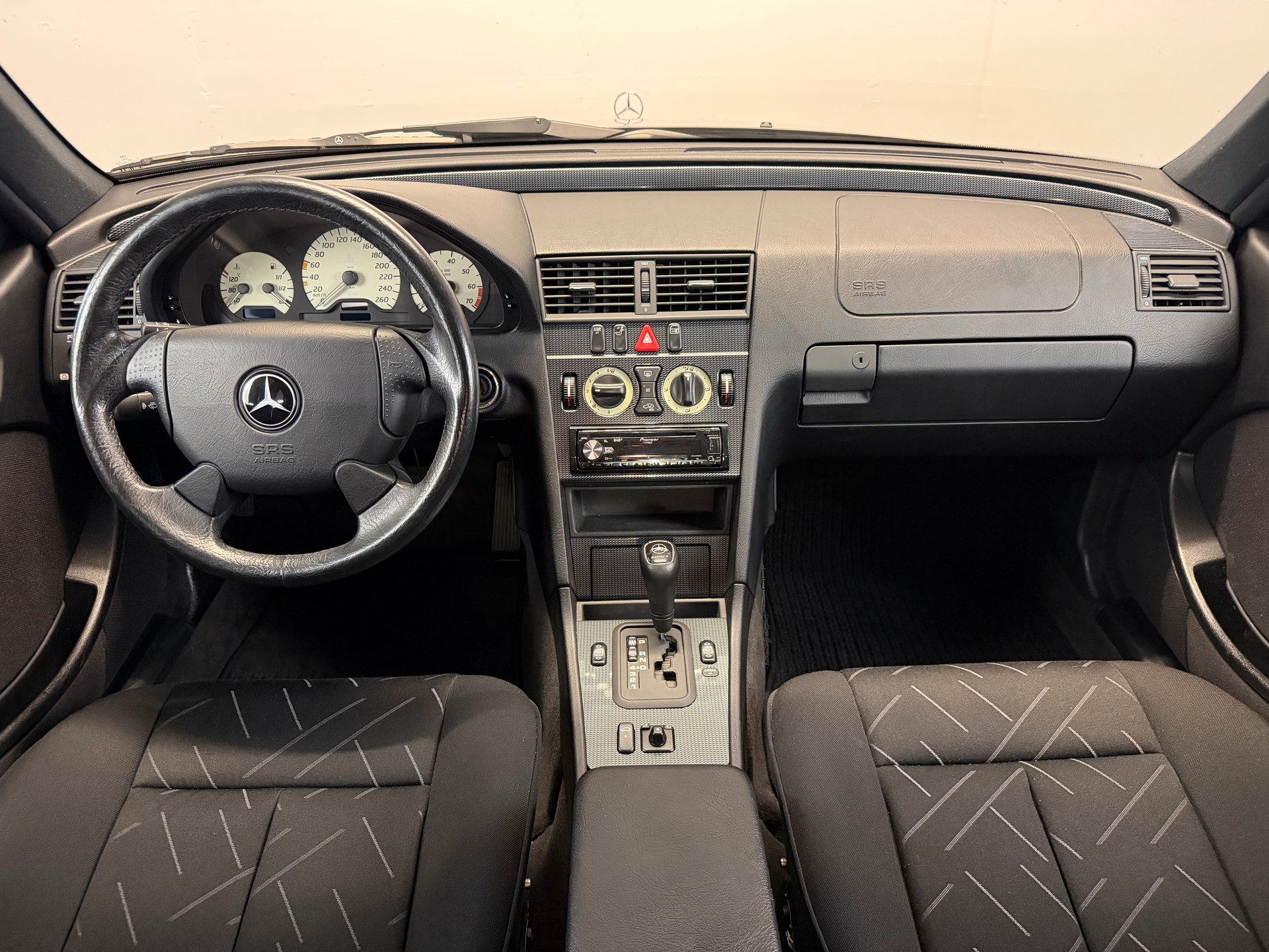 MERCEDES-BENZ C 240 Sport-image-13