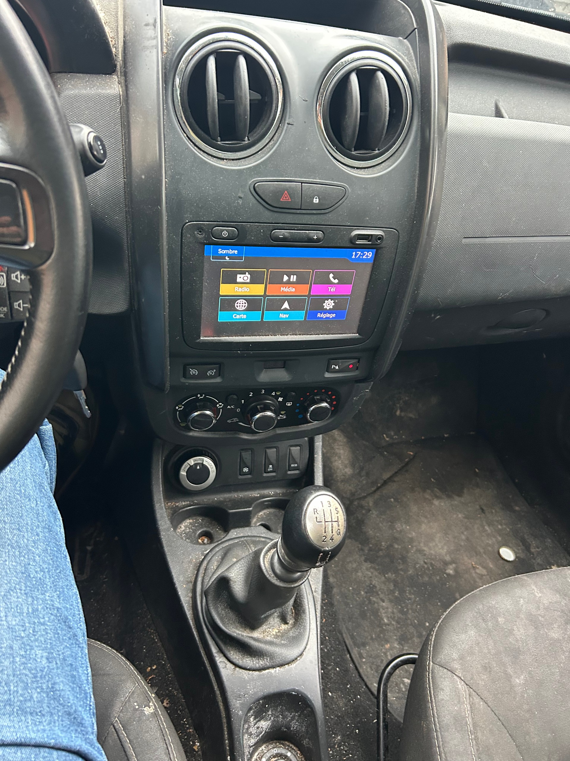 DACIA Duster 1.2 T Lauréate 4x4-image-6
