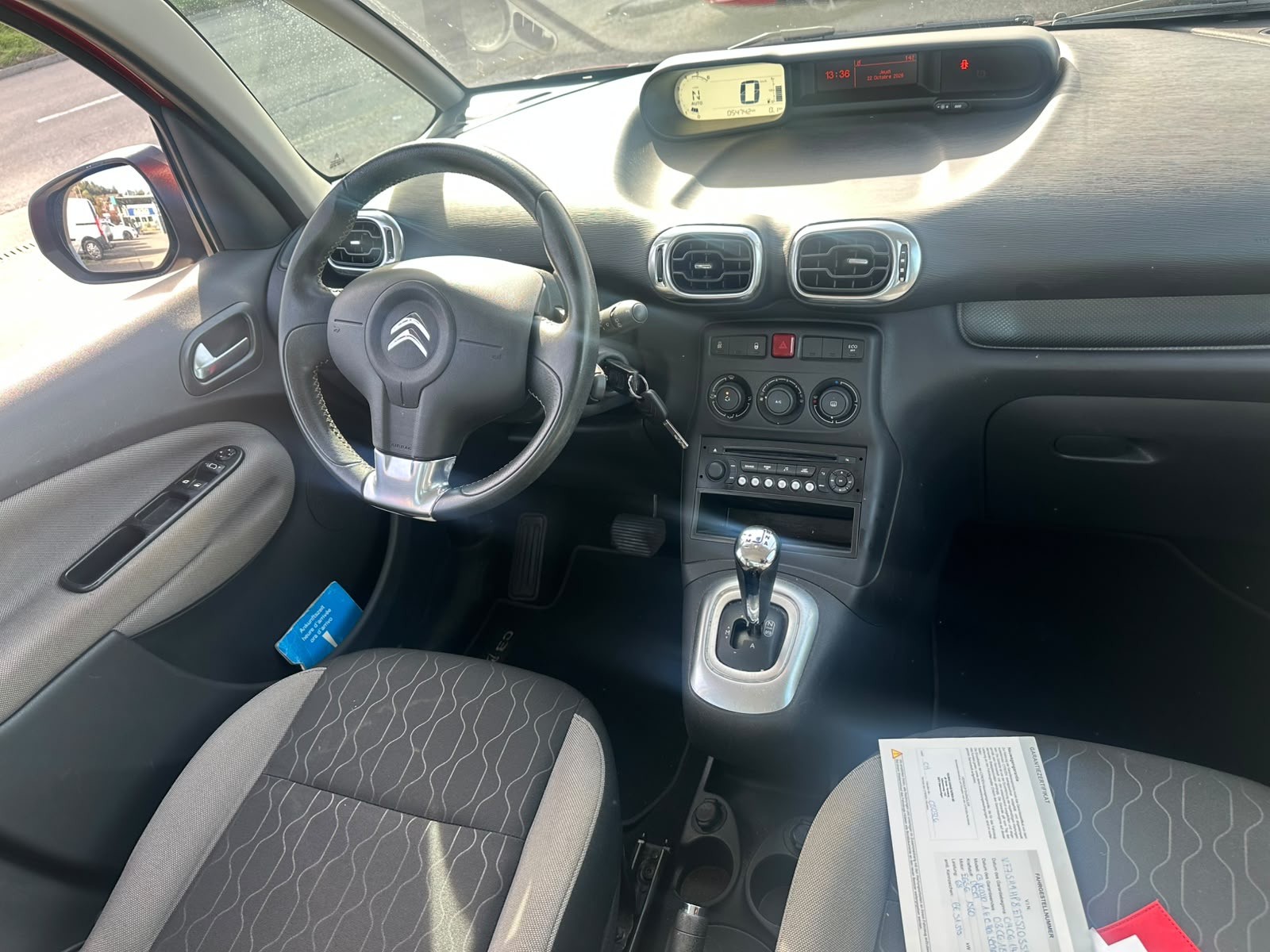 CITROEN C3 Picasso 1.6 HDi Exclusive EGS6-image-8