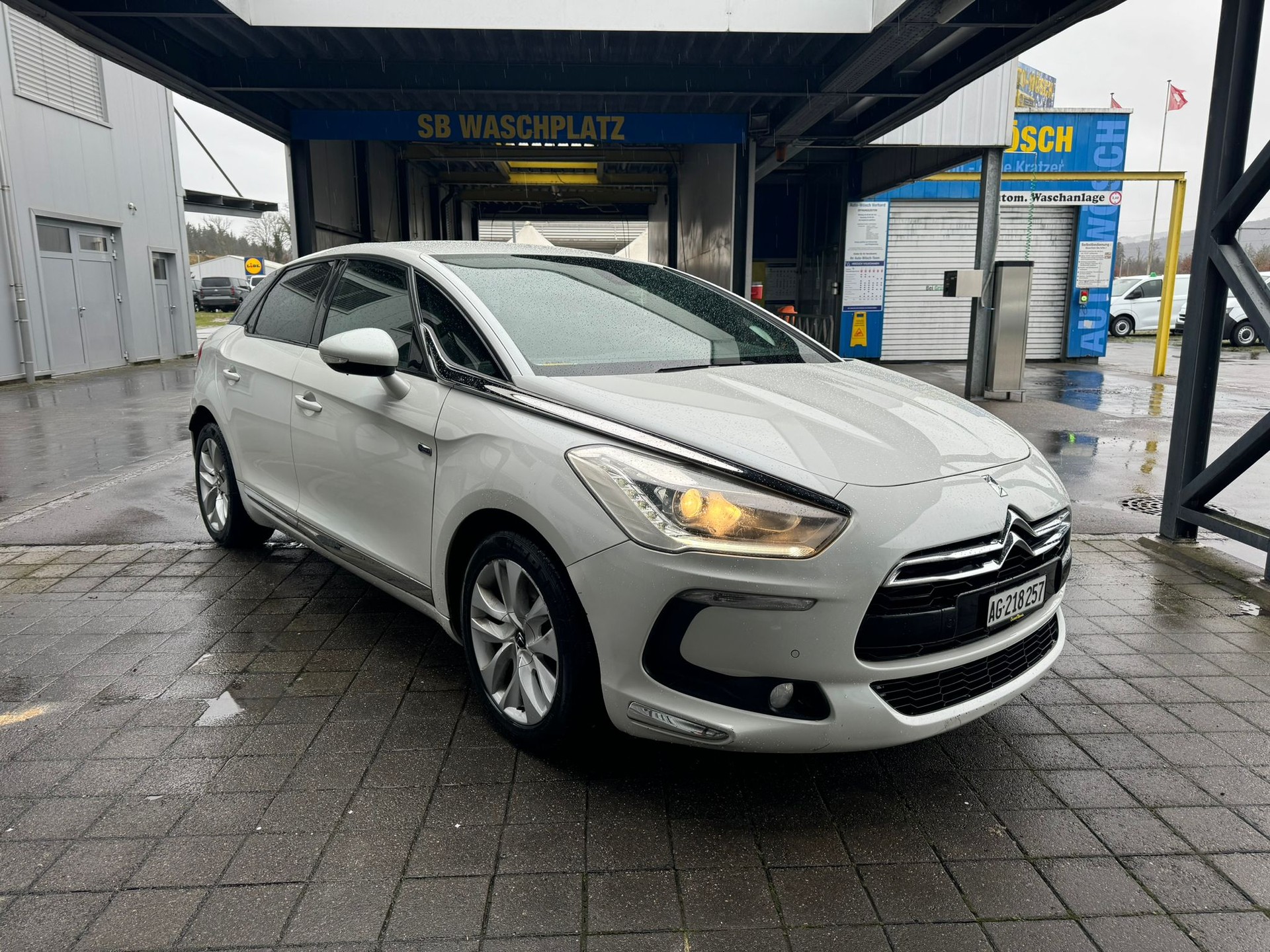 DS AUTOMOBILES 2.0 HDi HyB4 Chic EGS-image-1