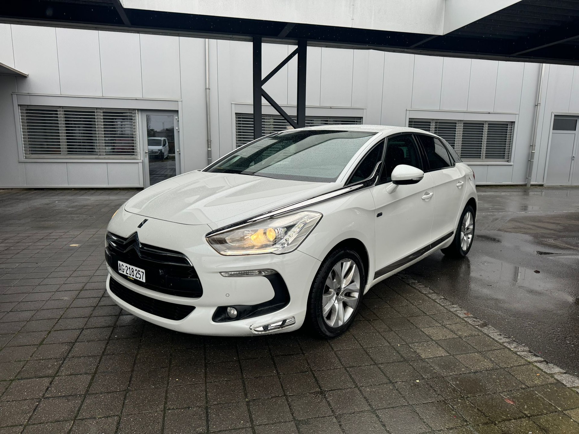 DS AUTOMOBILES 2.0 HDi HyB4 Chic EGS-image-0