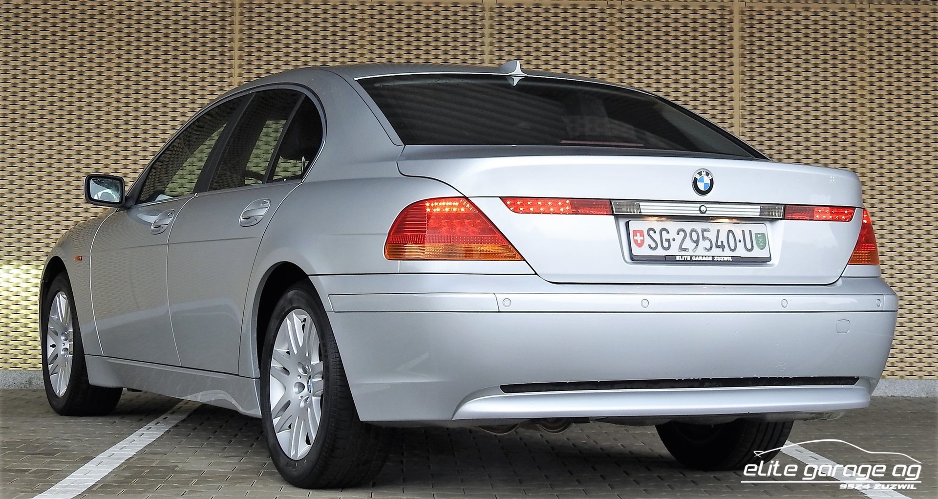 BMW 745i-image-3