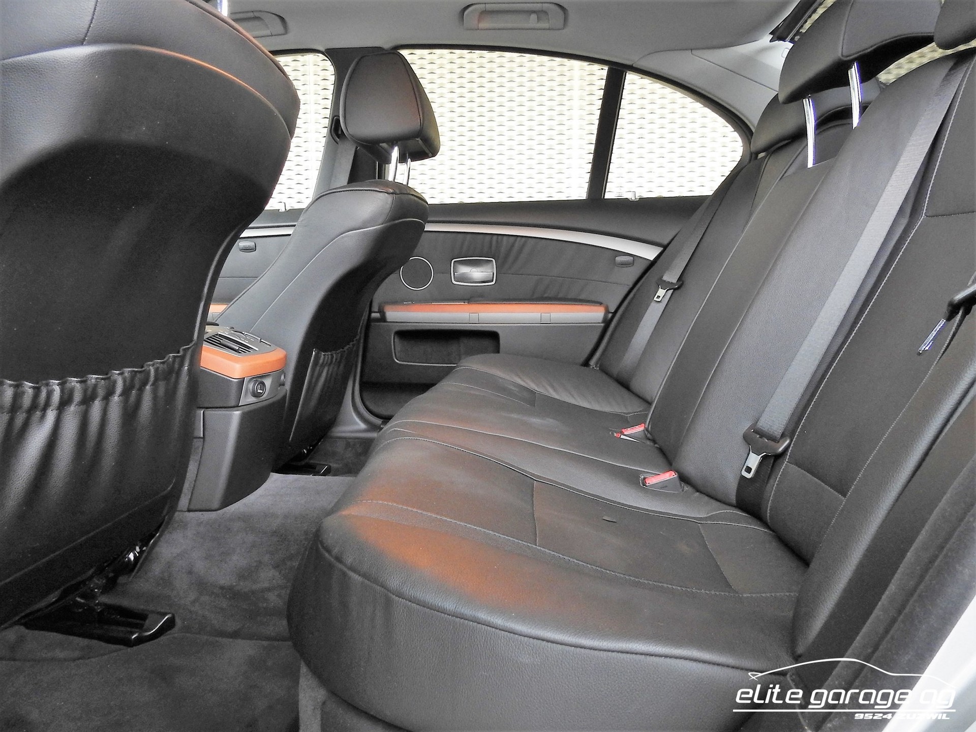 BMW 745i-image-8
