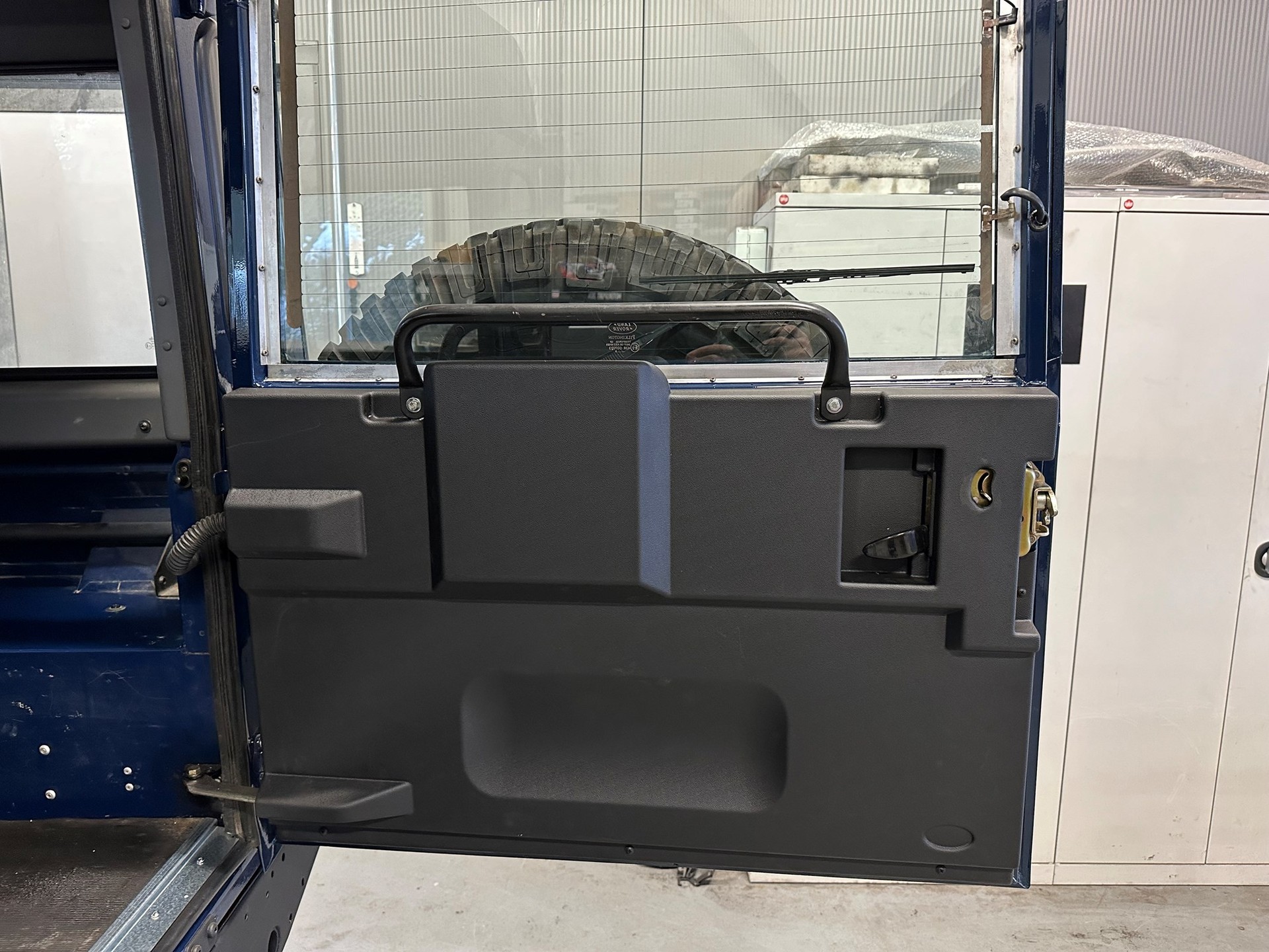 LAND ROVER Defender 110 CSW 2.5 Td5-image-12