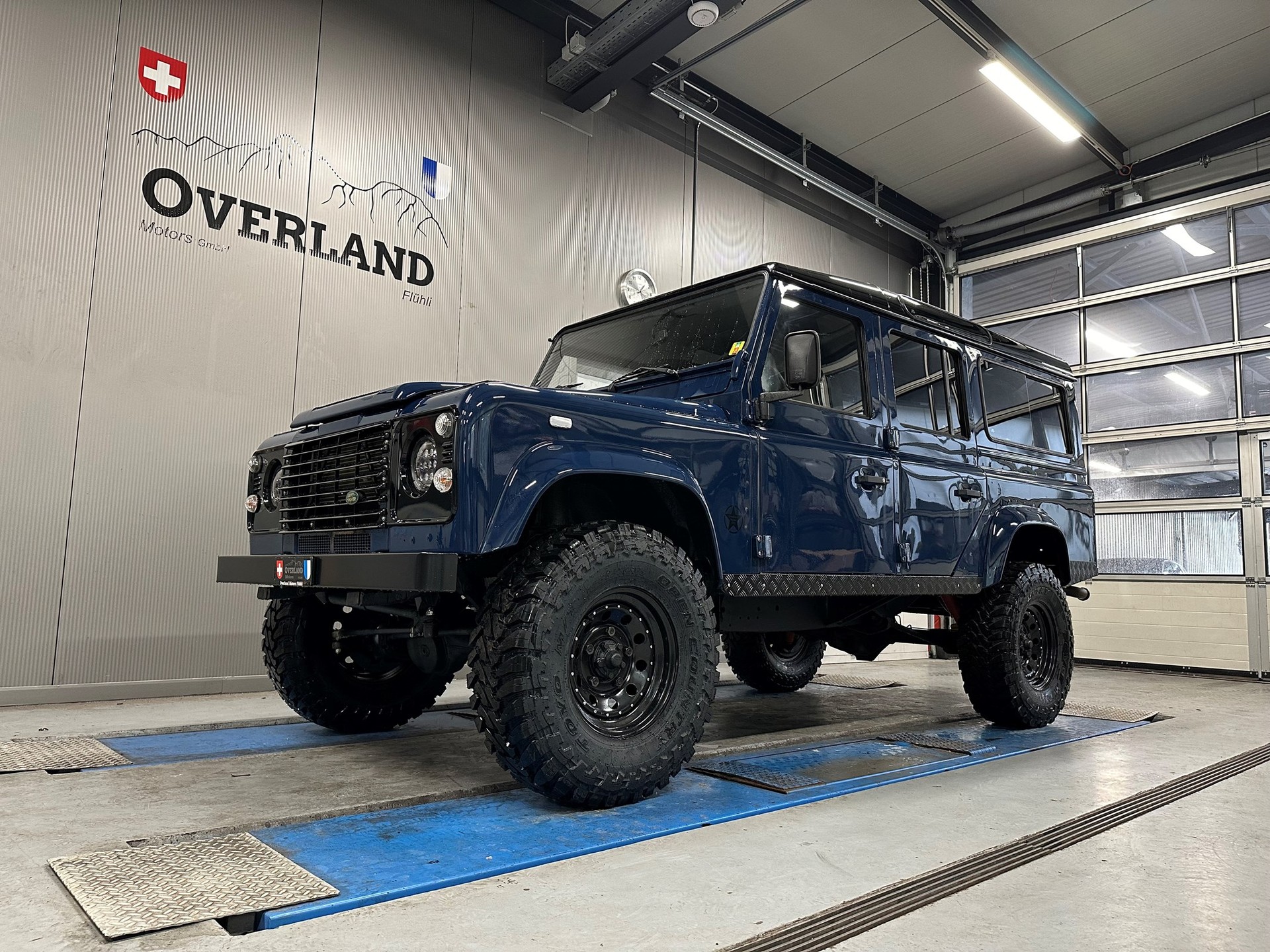 LAND ROVER Defender 110 CSW 2.5 Td5-image-0