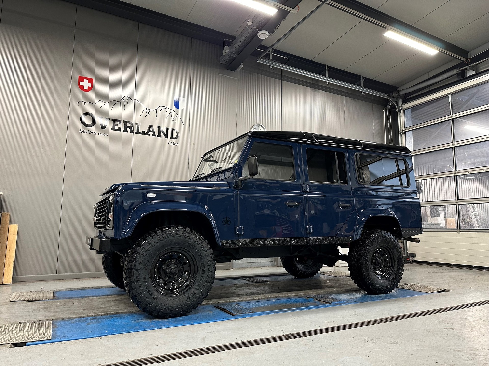 LAND ROVER Defender 110 CSW 2.5 Td5-image-1