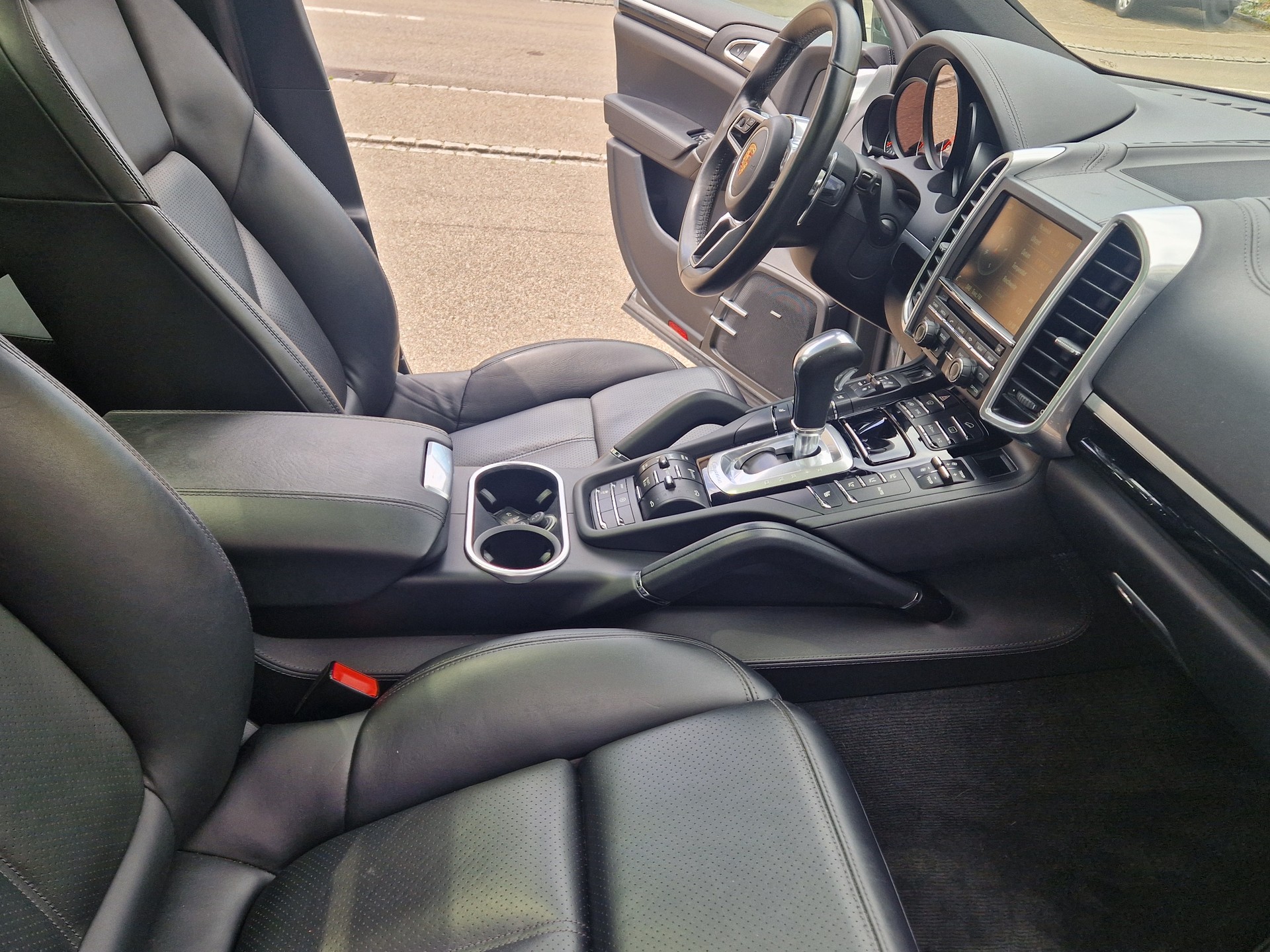 PORSCHE Cayenne Diesel-image-14