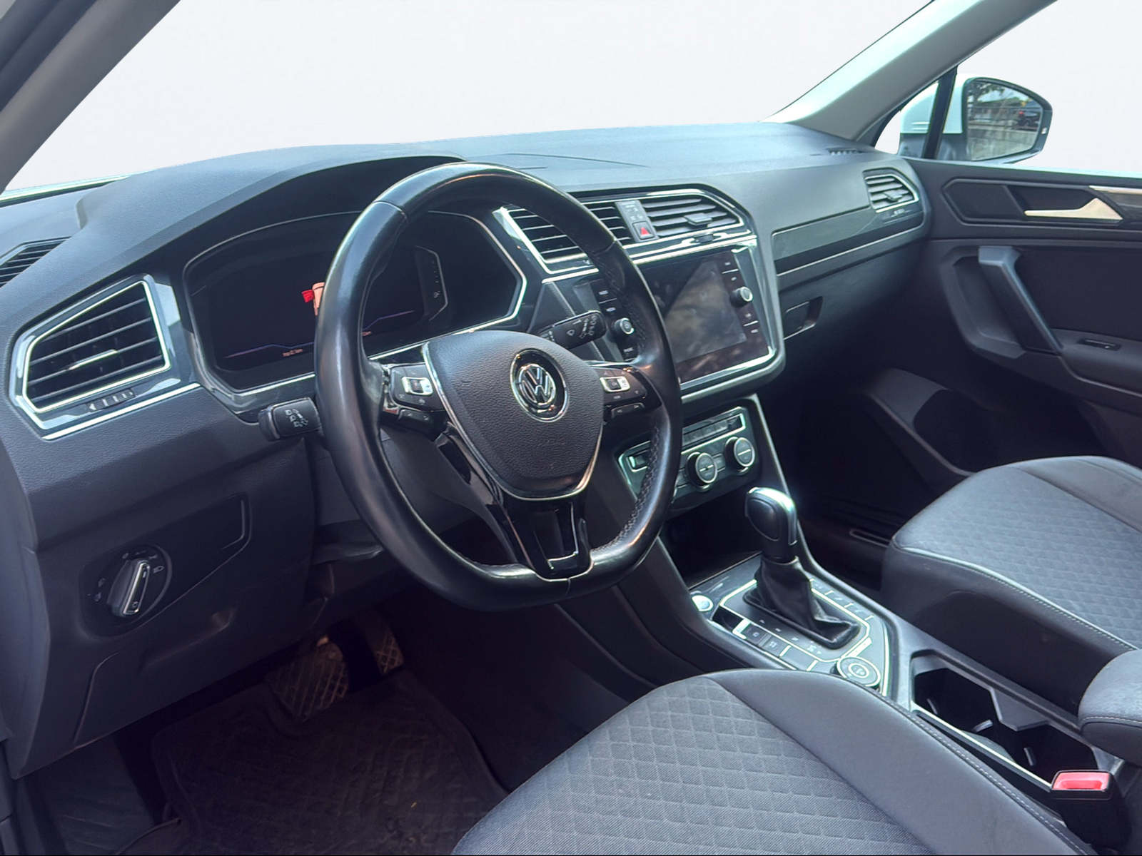 VW Tiguan 2.0 TDI SCR Comfortline 4Motion DSG-image-11
