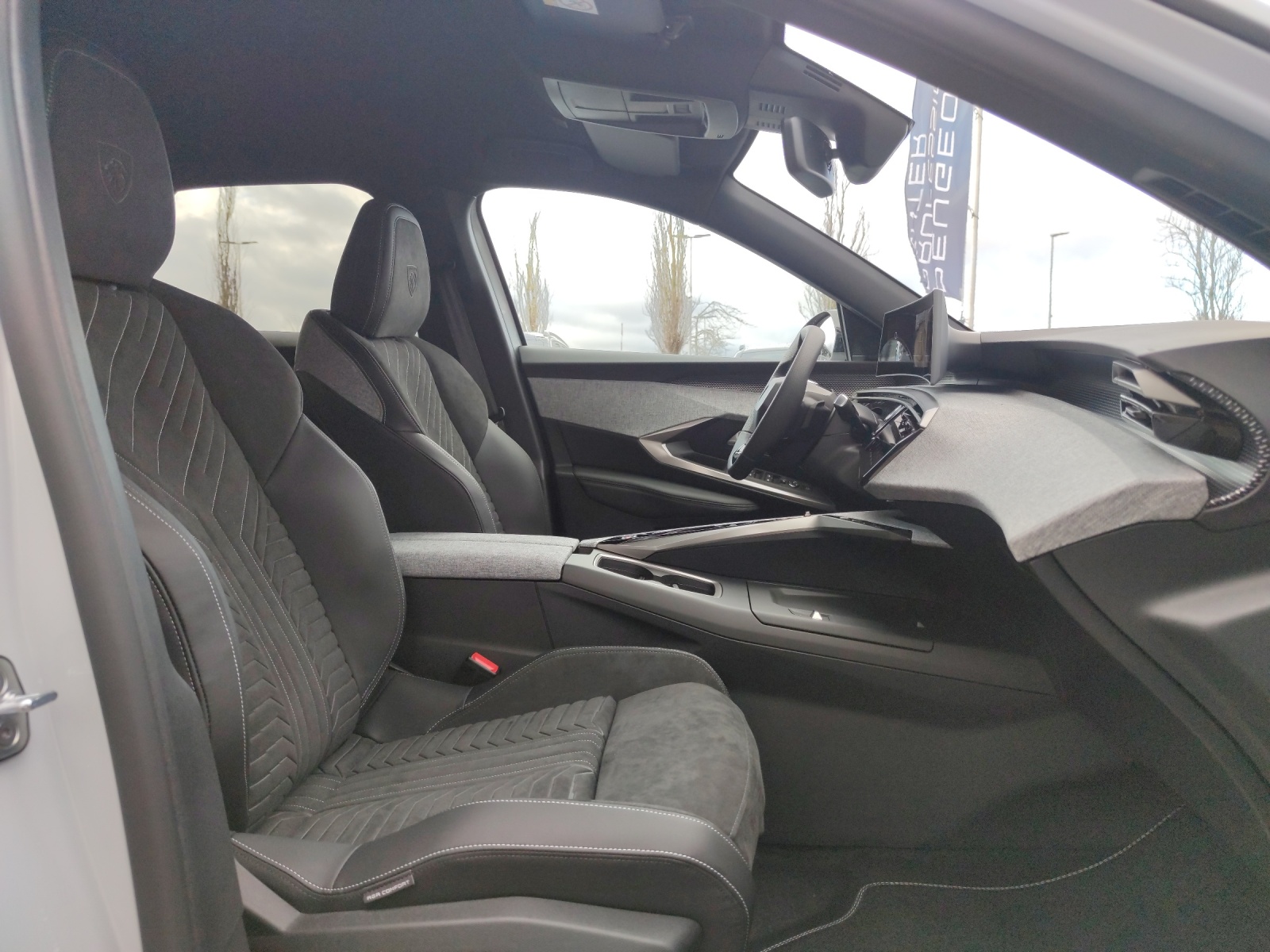 PEUGEOT 3008 1.2 Hybrid GT-image-10