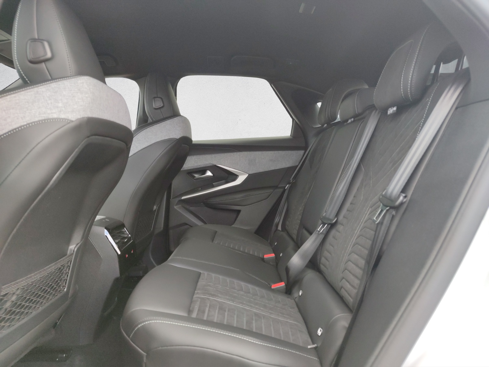 PEUGEOT 3008 1.2 Hybrid GT-image-12