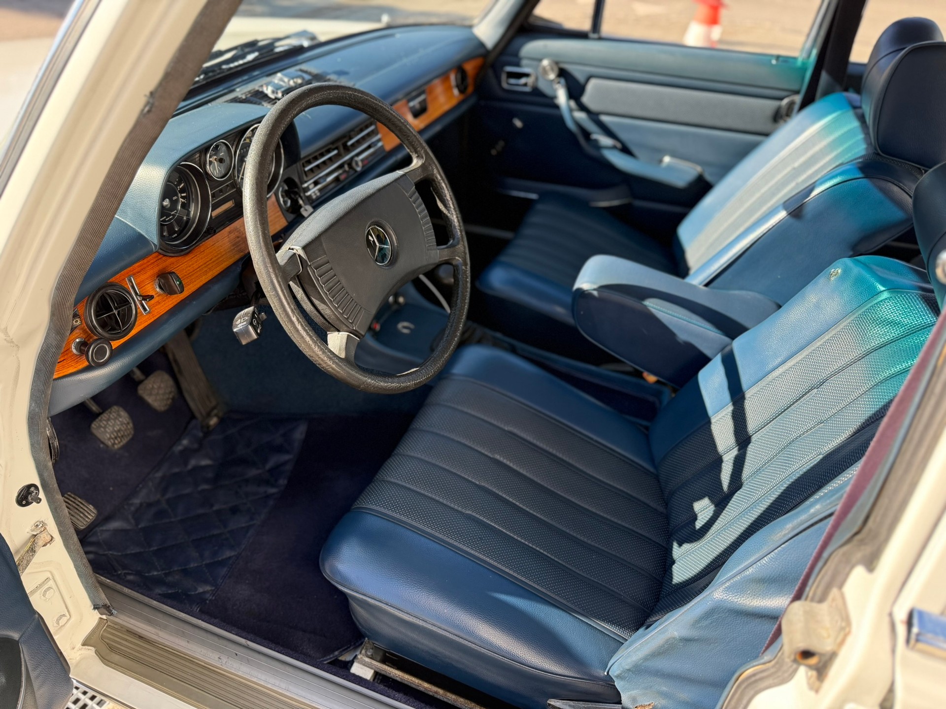 MERCEDES-BENZ 280 E "Strich-8"-image-8