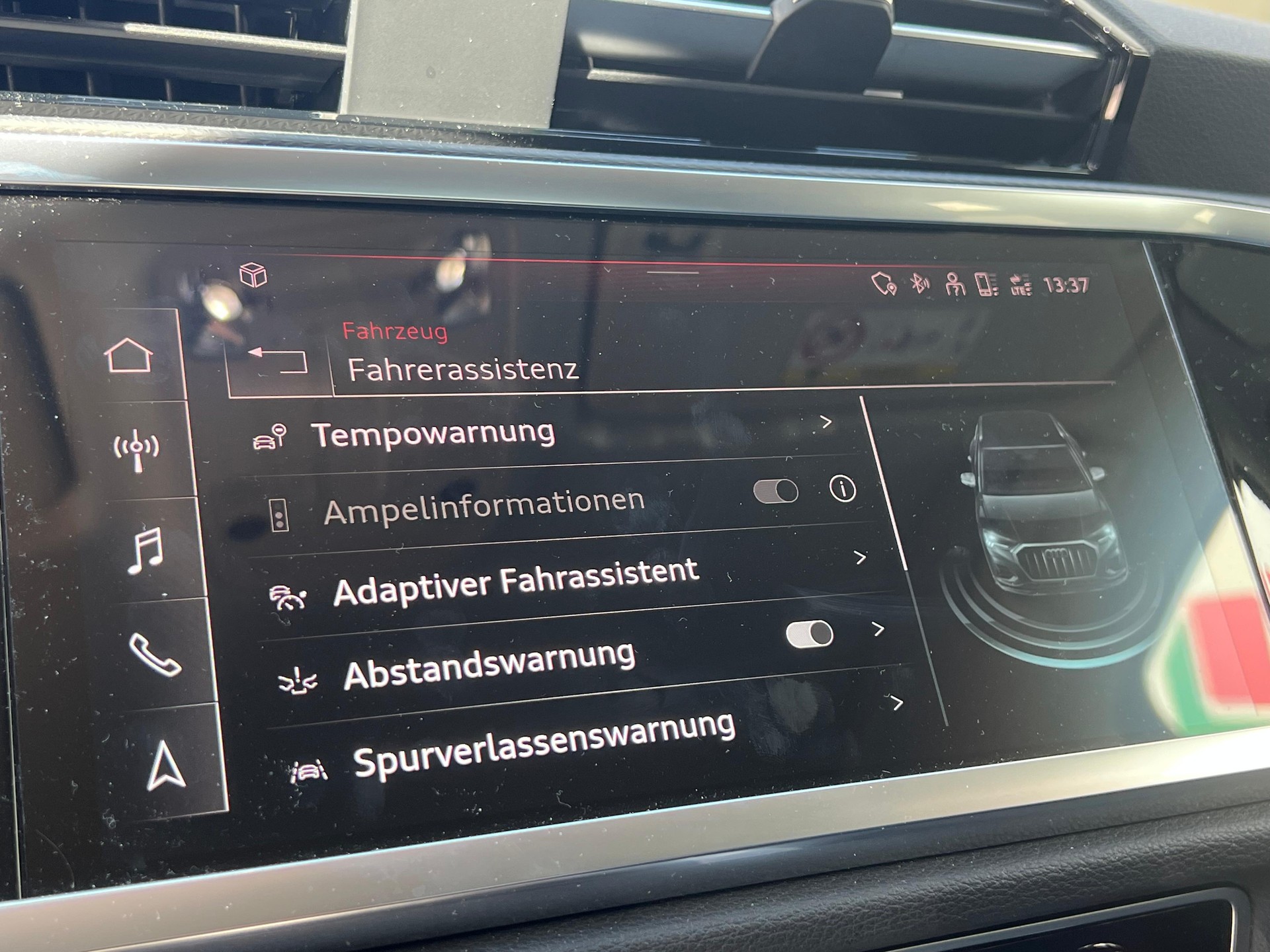 AUDI Q3 35 TDI S line quattro S-tronic-image-13