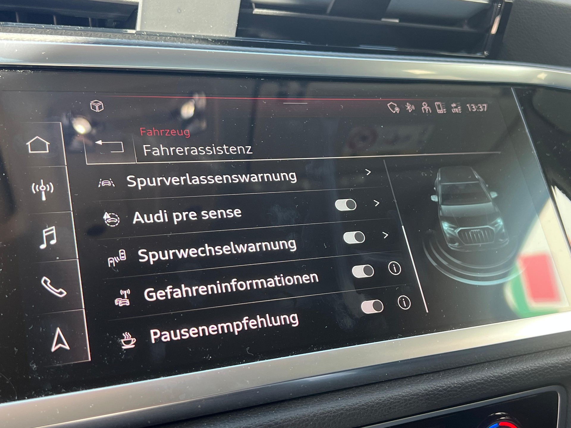 AUDI Q3 35 TDI S line quattro S-tronic-image-14