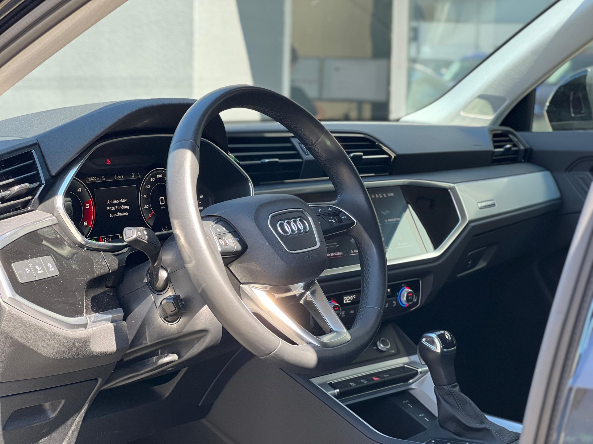 AUDI Q3 35 TDI S line quattro S-tronic-image-6