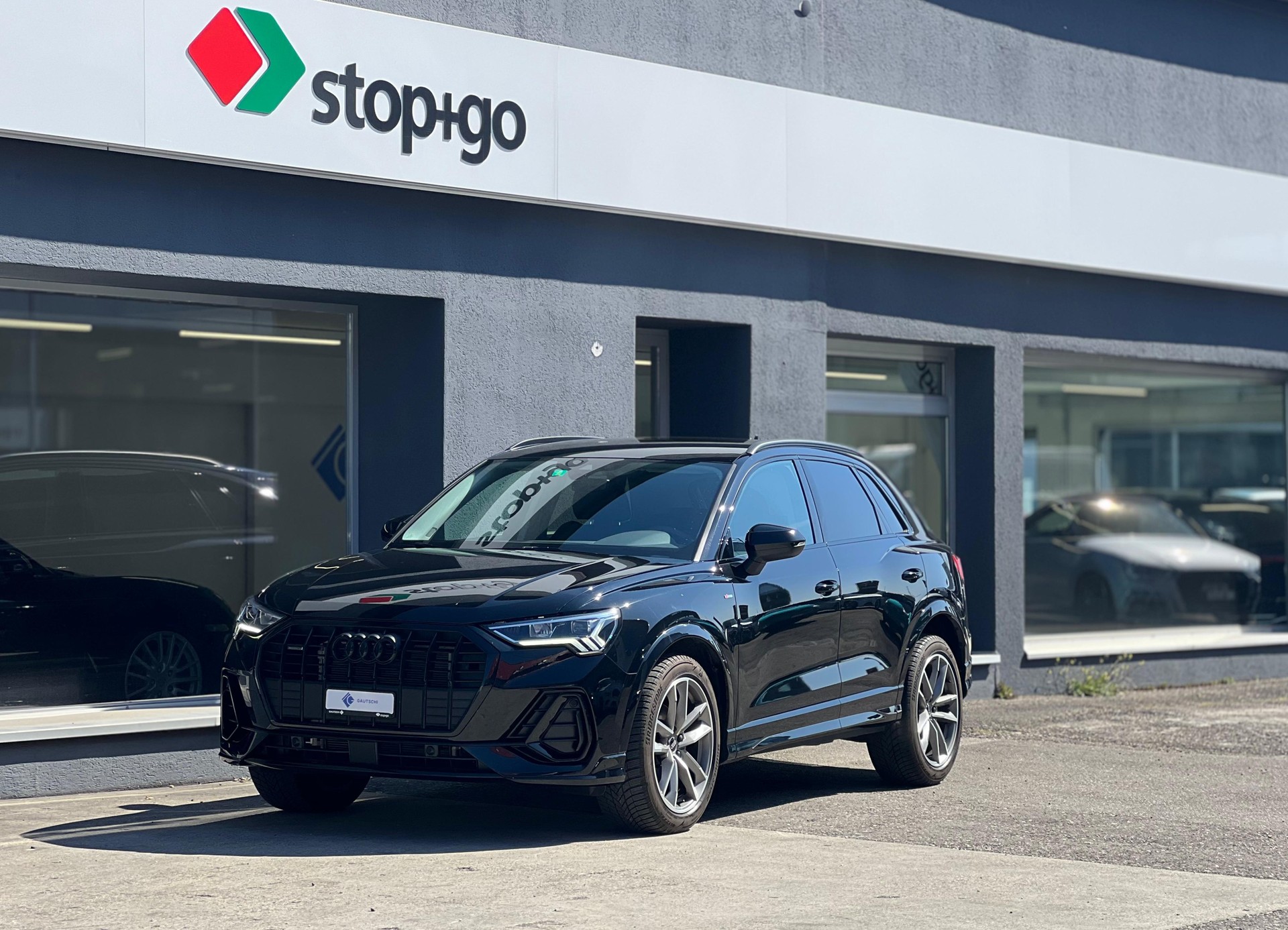 AUDI Q3 35 TDI S line quattro S-tronic-image-0