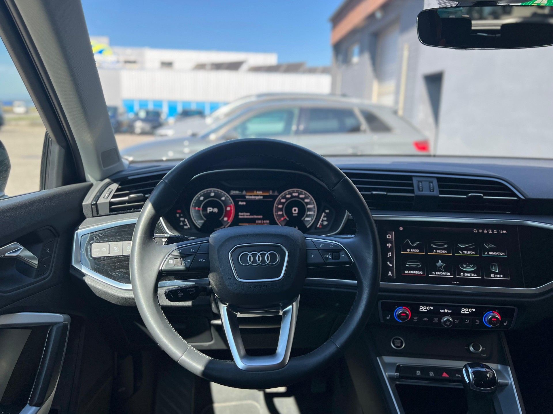 AUDI Q3 35 TDI S line quattro S-tronic-image-8