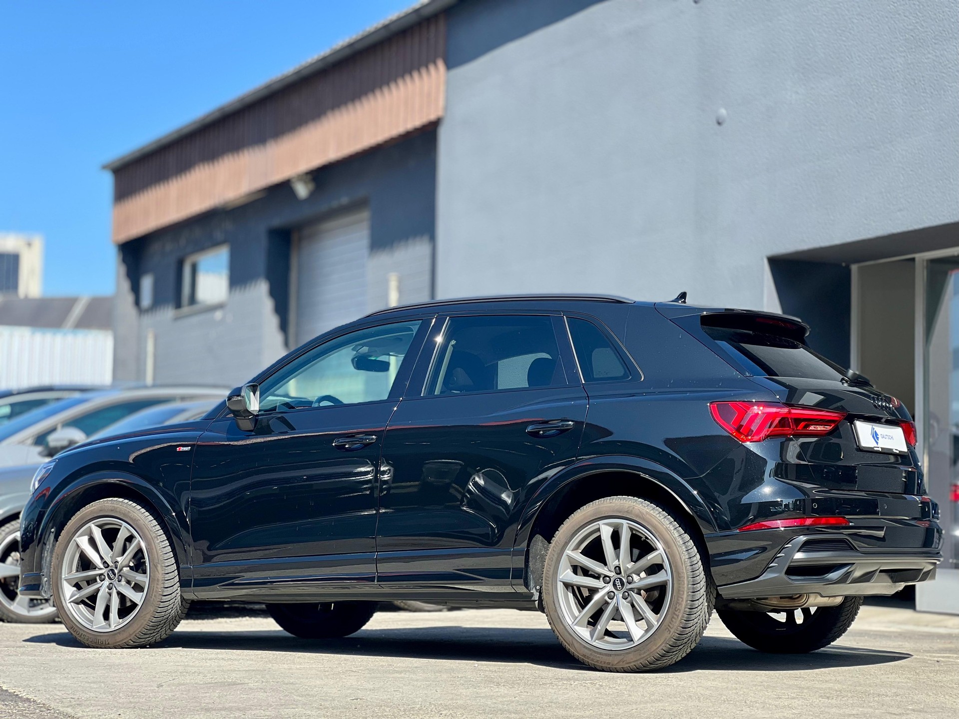 AUDI Q3 35 TDI S line quattro S-tronic-image-2