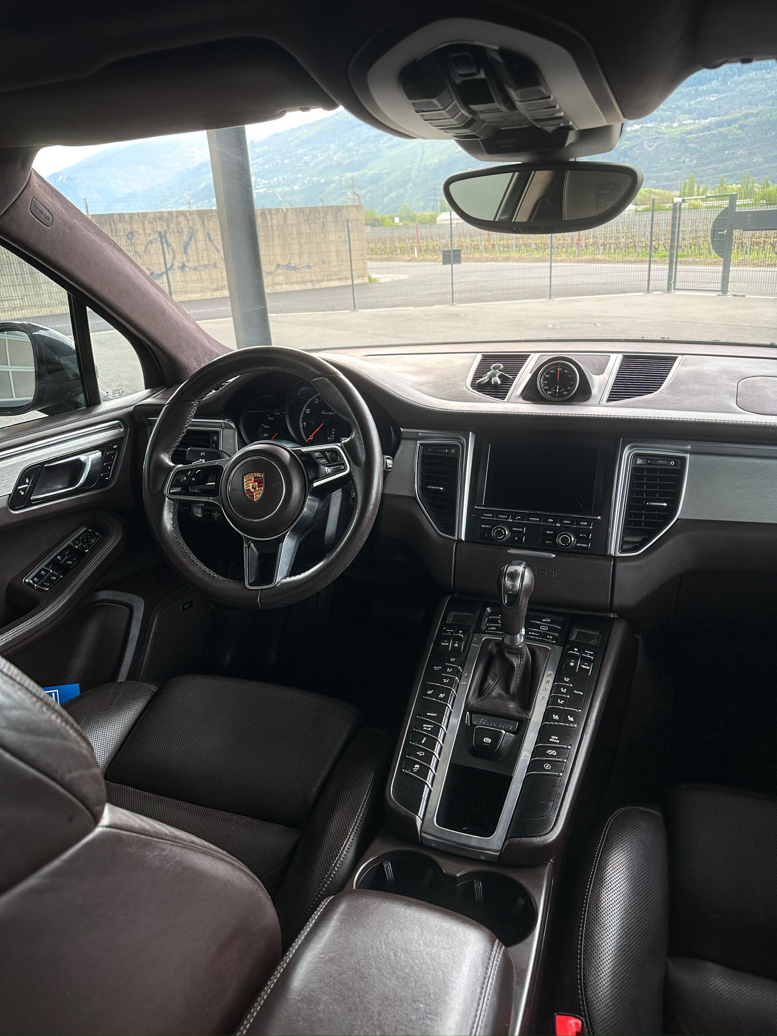 PORSCHE Macan Turbo PDK-image-3