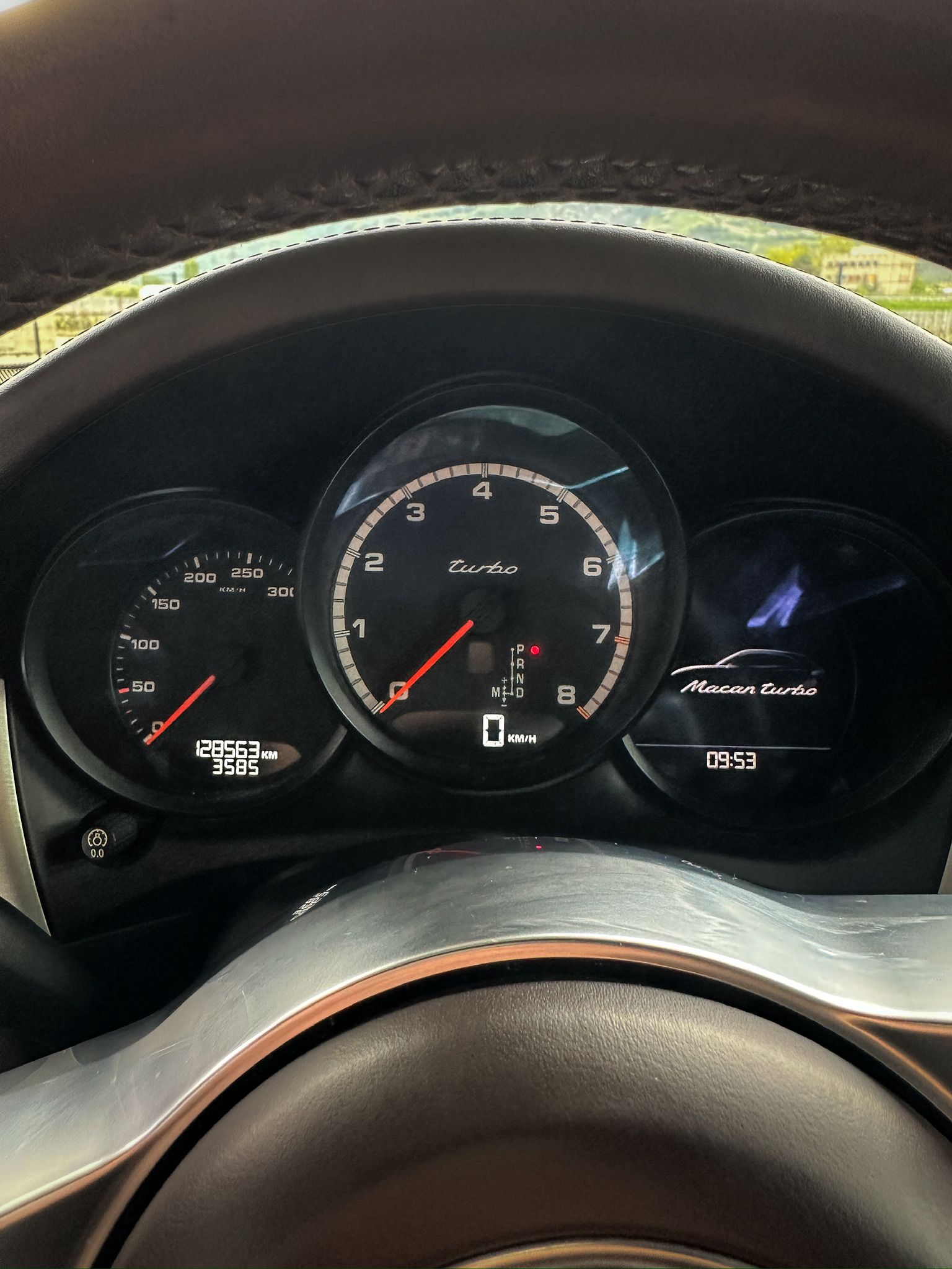 PORSCHE Macan Turbo PDK-image-1