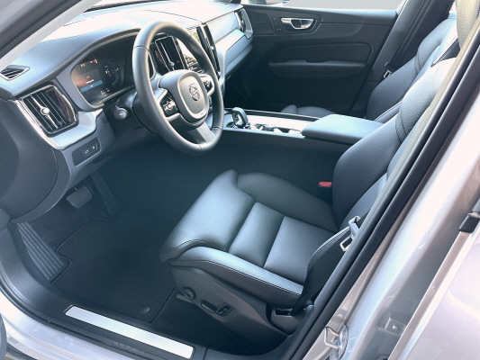 VOLVO XC60 T6 eAWD Ultra Dark-image-10