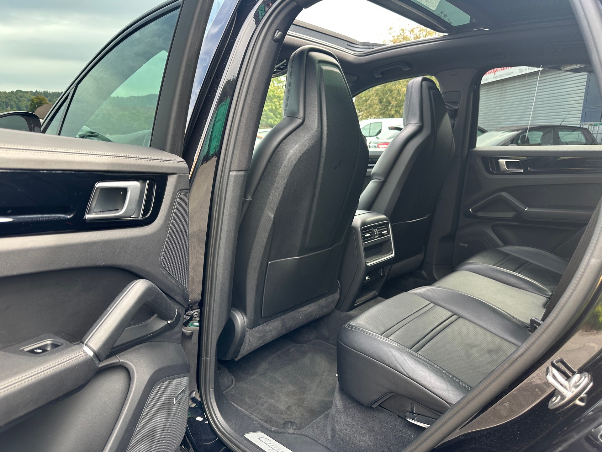 PORSCHE Cayenne E-Hybrid-image-7