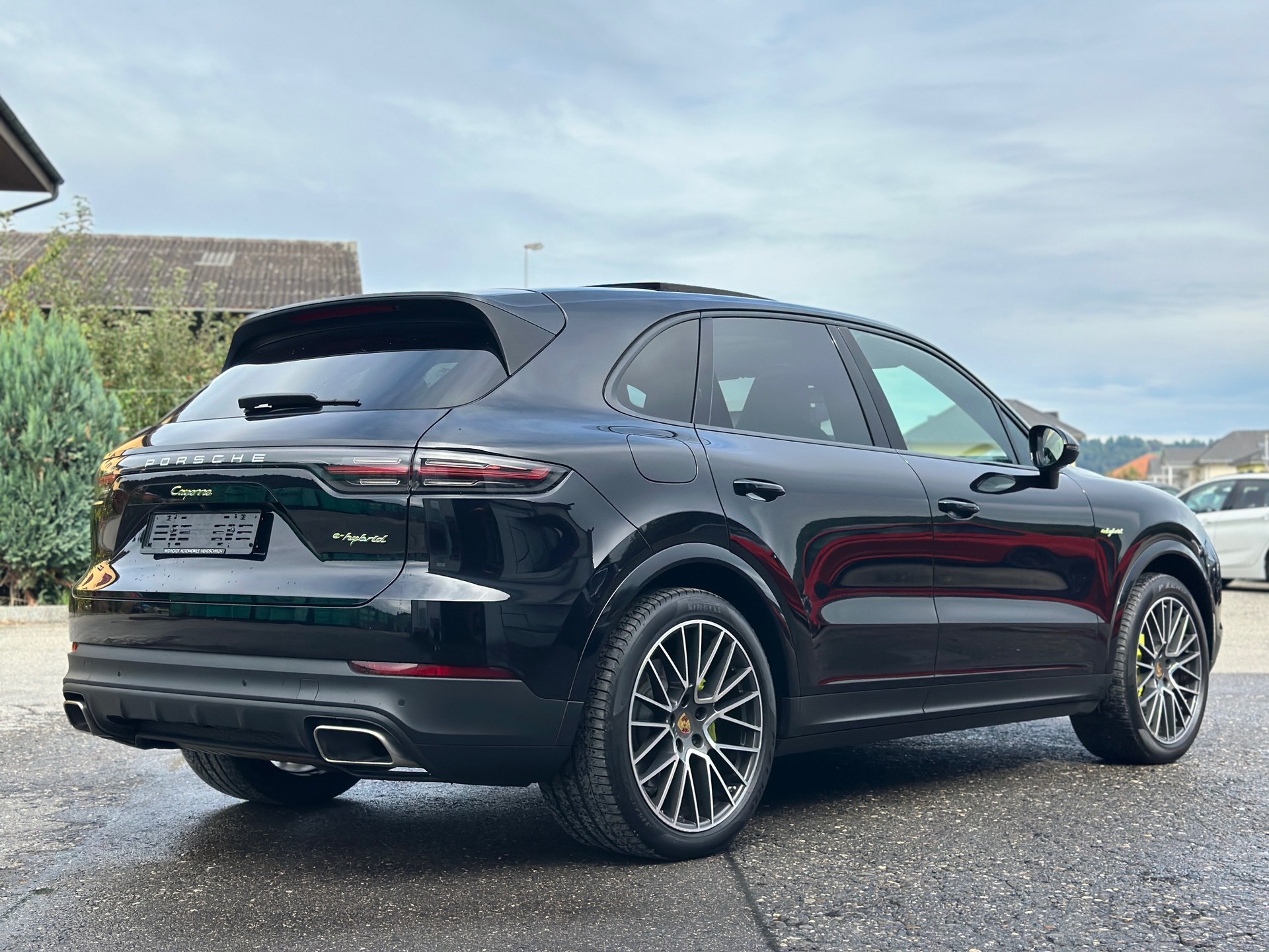 PORSCHE Cayenne E-Hybrid-image-3