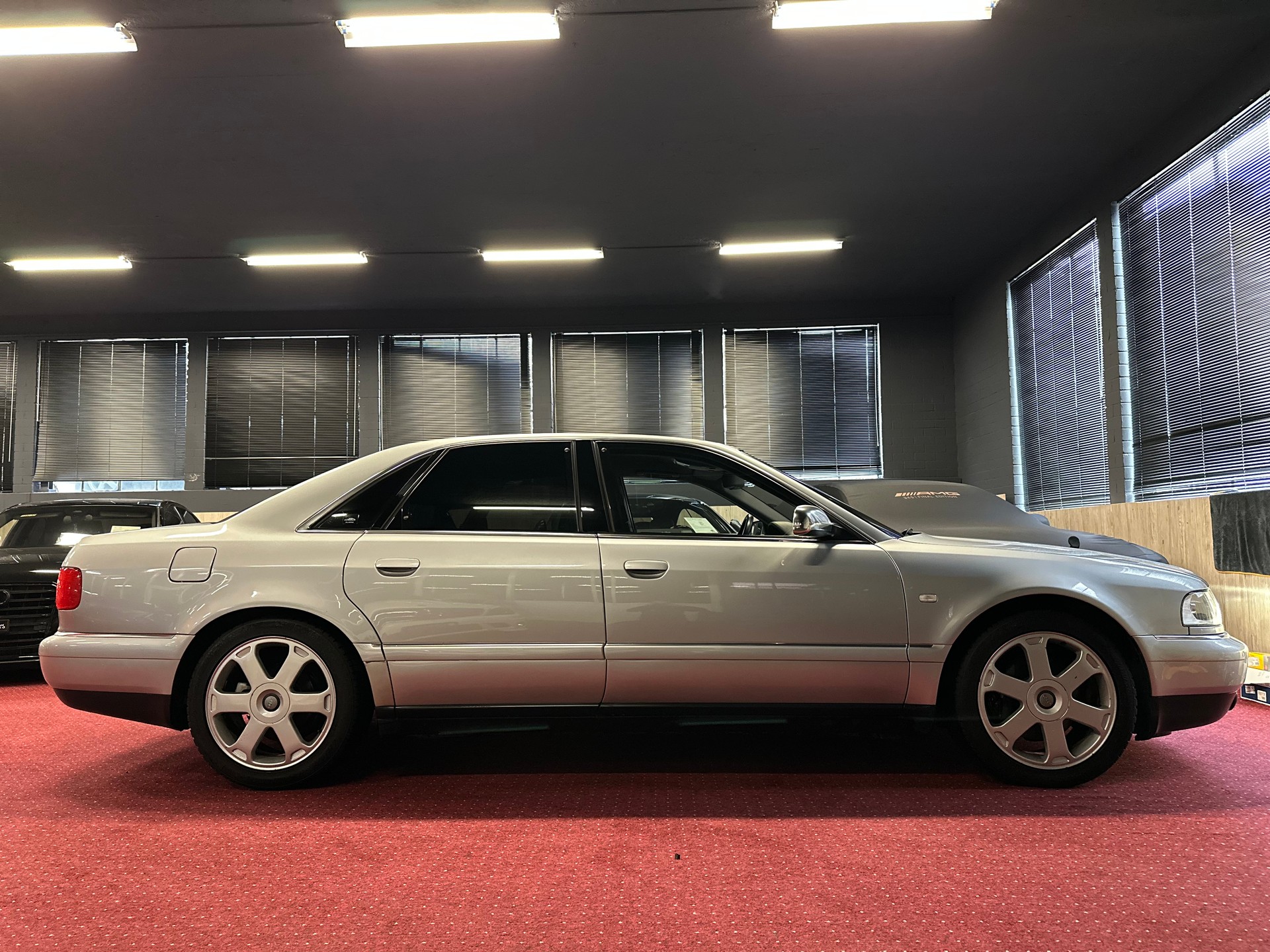 AUDI S8 D2 4.2 V8 Quattro ** Garantierte KM ** Neuwertiger-Zustand ** Lückenlose Boardunterlagen **-image-4