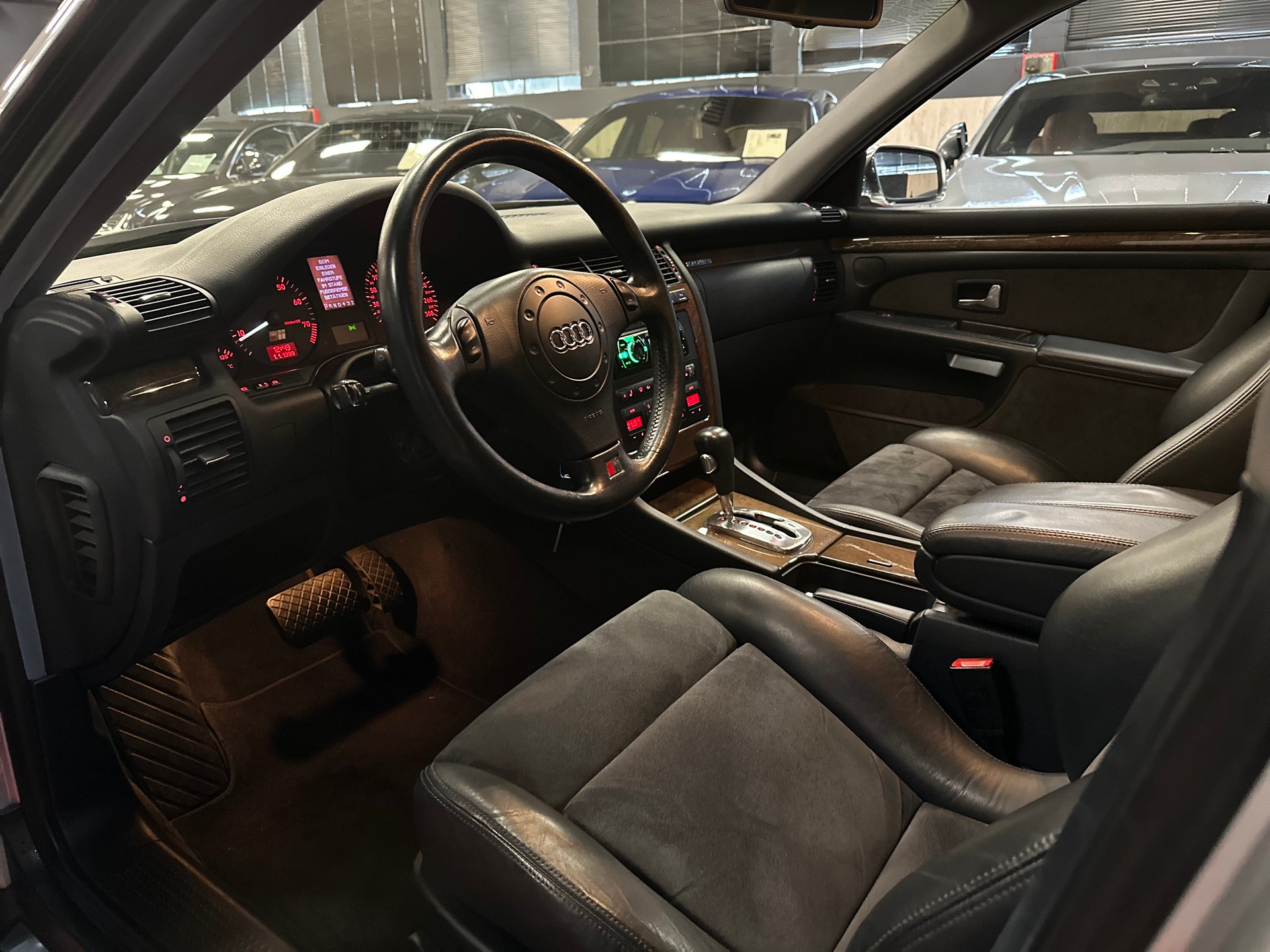 AUDI S8 D2 4.2 V8 Quattro ** Garantierte KM ** Neuwertiger-Zustand ** Lückenlose Boardunterlagen **-image-14