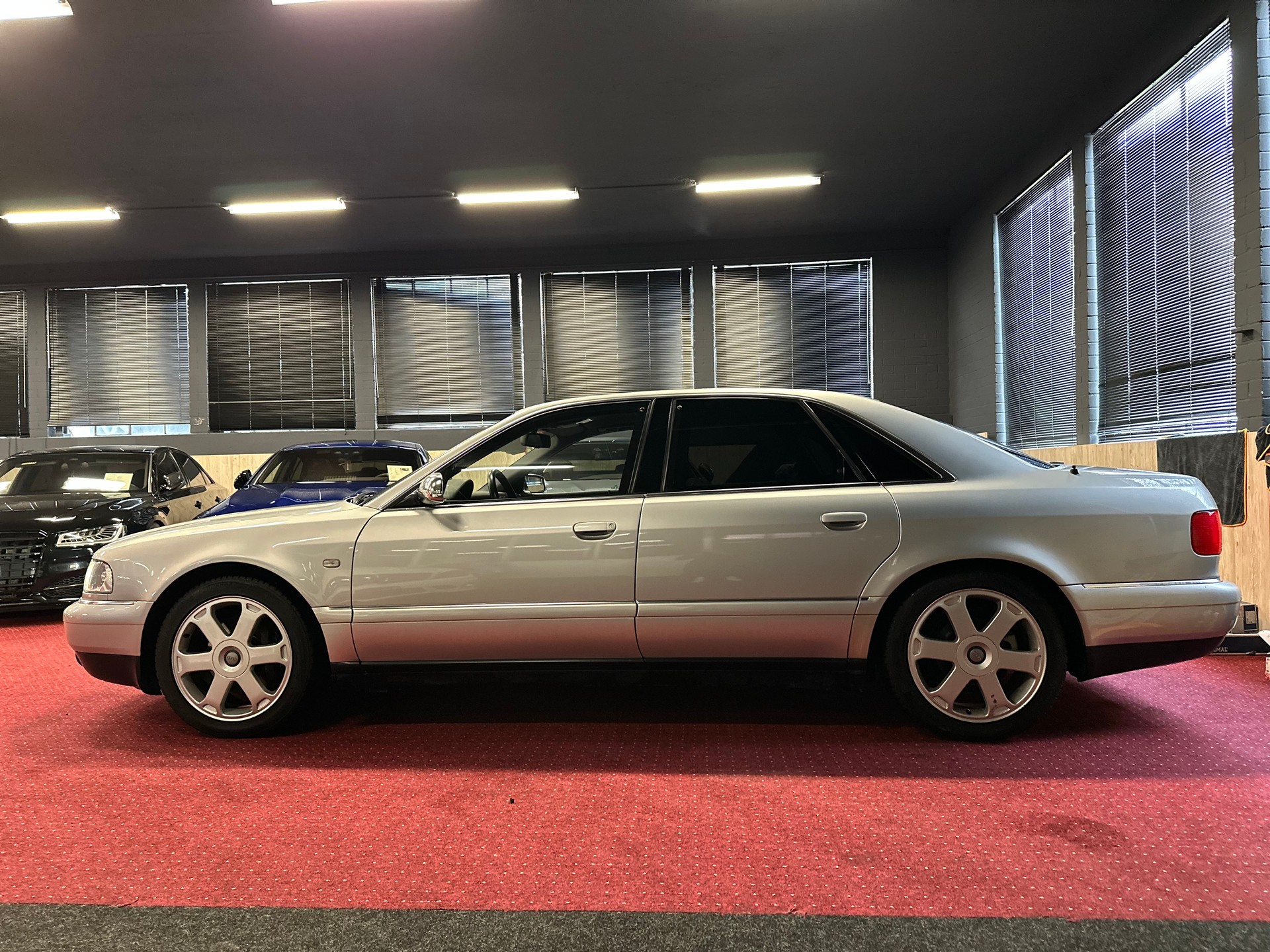 AUDI S8 D2 4.2 V8 Quattro ** Garantierte KM ** Neuwertiger-Zustand ** Lückenlose Boardunterlagen **-image-11