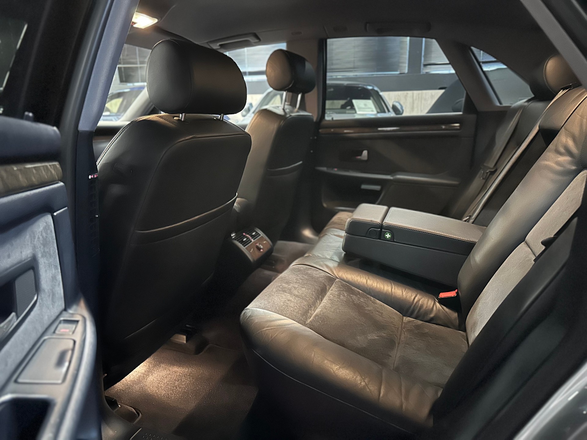 AUDI S8 D2 4.2 V8 Quattro ** Garantierte KM ** Neuwertiger-Zustand ** Lückenlose Boardunterlagen **-image-20
