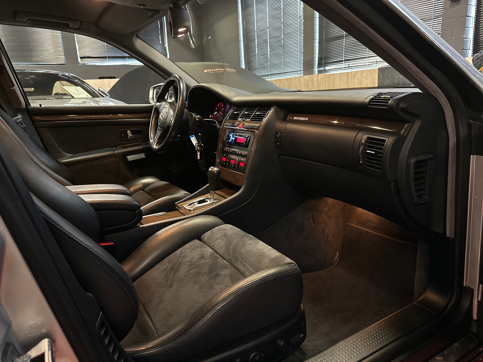 AUDI S8 D2 4.2 V8 Quattro ** Garantierte KM ** Neuwertiger-Zustand ** Lückenlose Boardunterlagen **-image-21