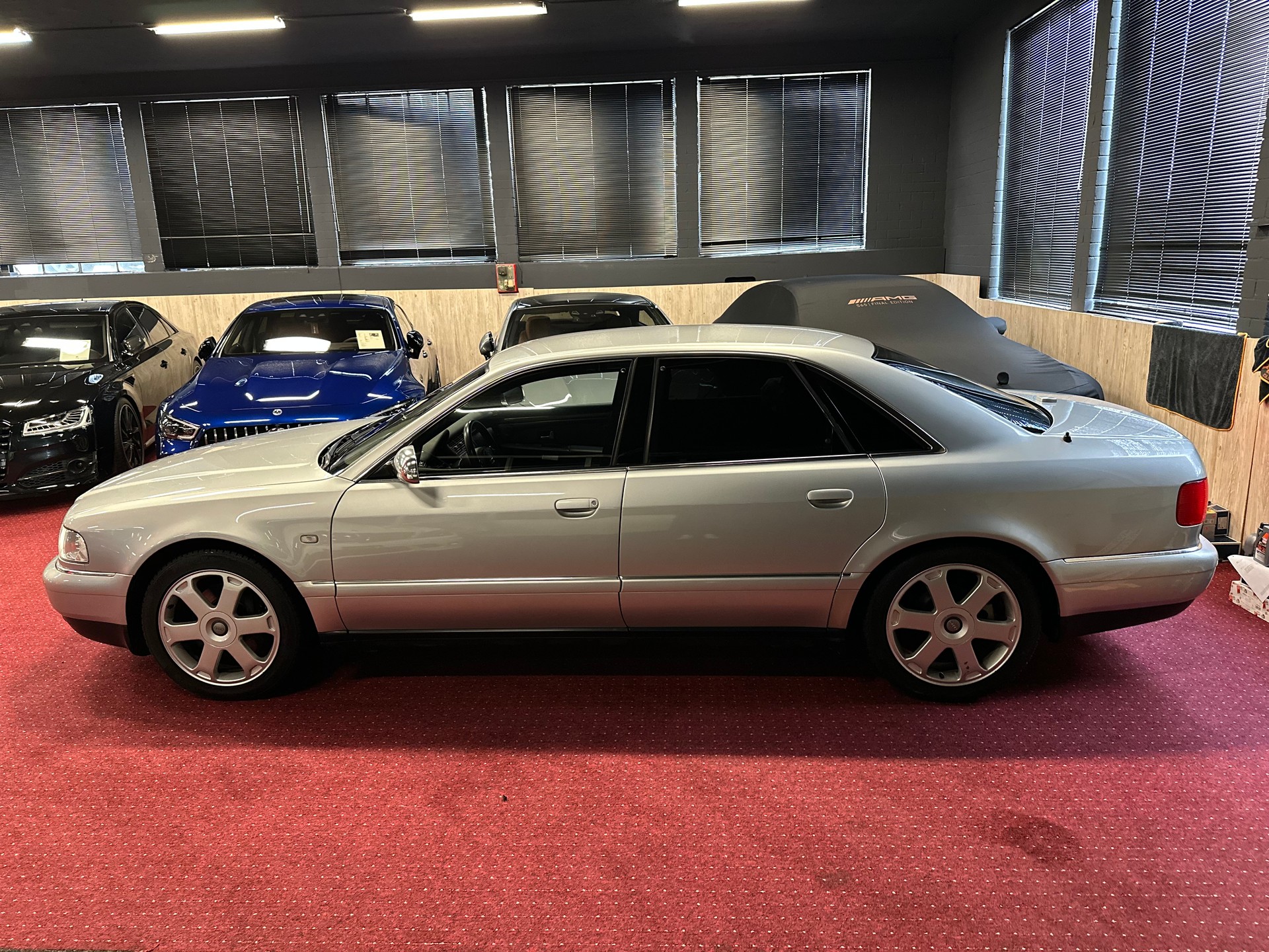 AUDI S8 D2 4.2 V8 Quattro ** Garantierte KM ** Neuwertiger-Zustand ** Lückenlose Boardunterlagen **-image-10