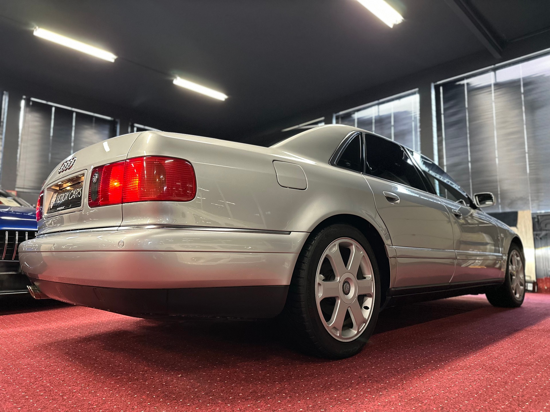 AUDI S8 D2 4.2 V8 Quattro ** Garantierte KM ** Neuwertiger-Zustand ** Lückenlose Boardunterlagen **-image-8