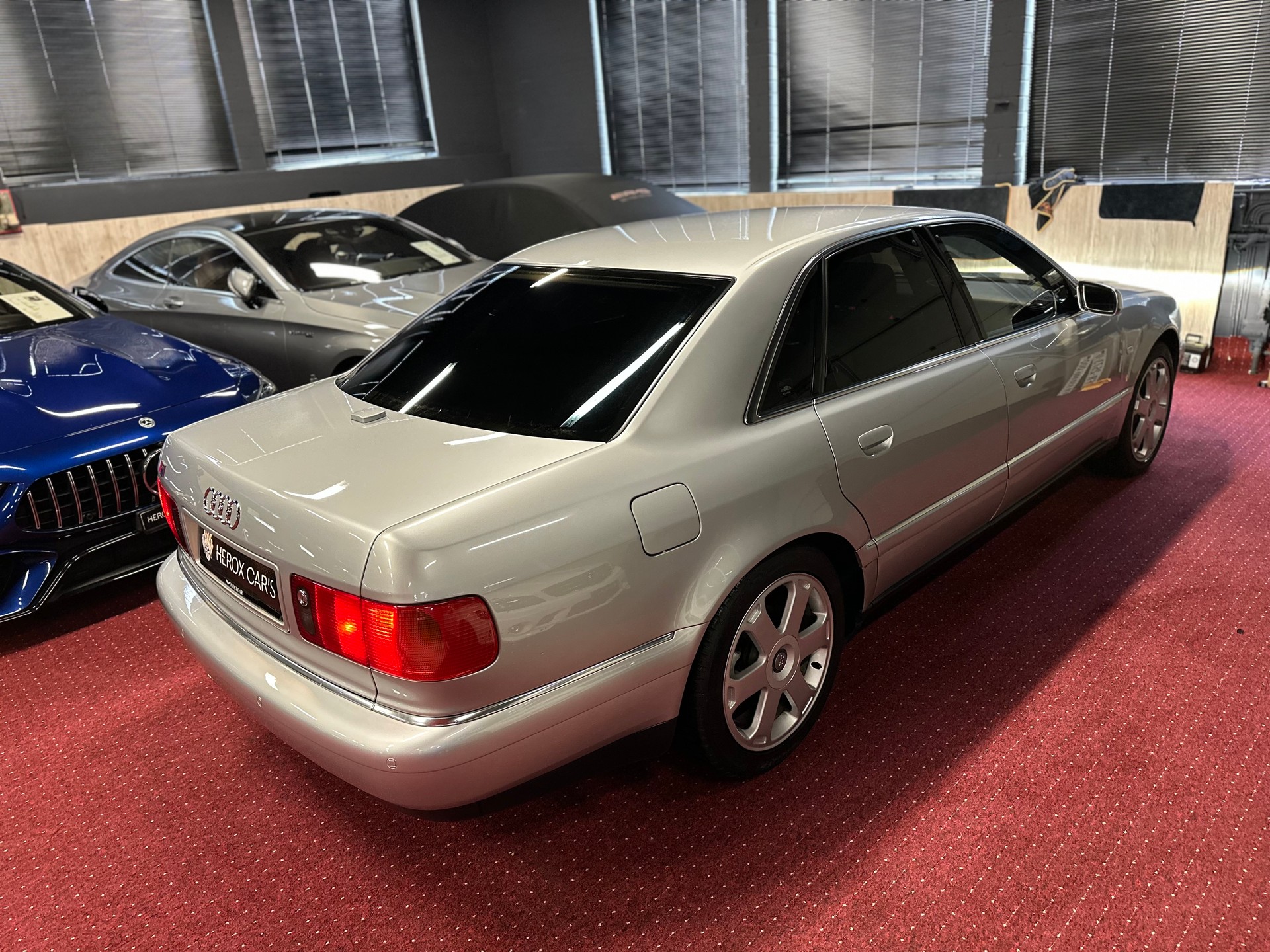 AUDI S8 D2 4.2 V8 Quattro ** Garantierte KM ** Neuwertiger-Zustand ** Lückenlose Boardunterlagen **-image-6