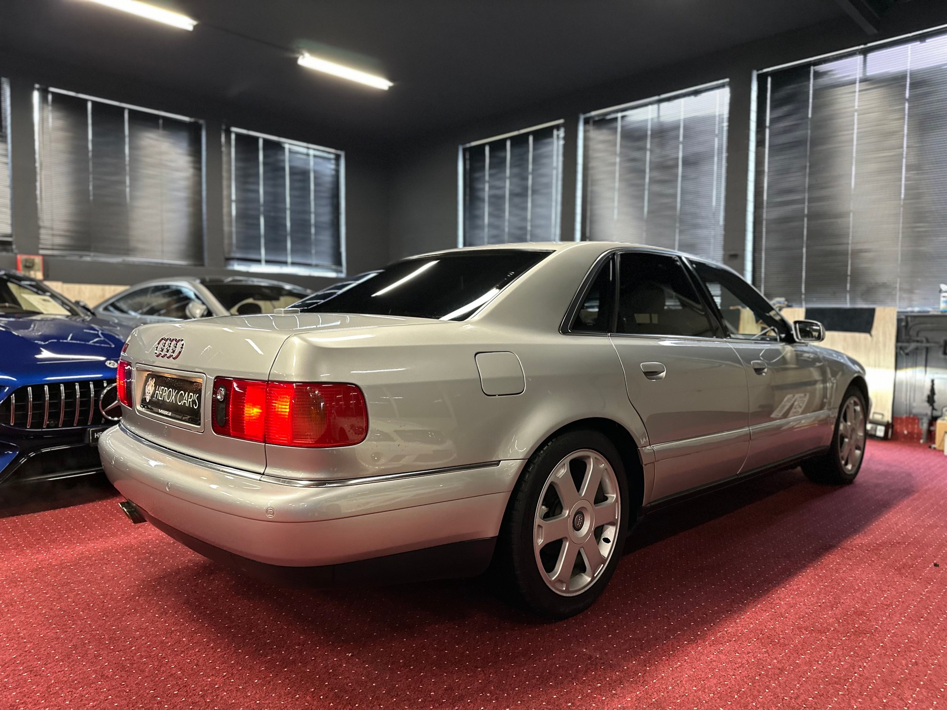 AUDI S8 D2 4.2 V8 Quattro ** Garantierte KM ** Neuwertiger-Zustand ** Lückenlose Boardunterlagen **-image-5